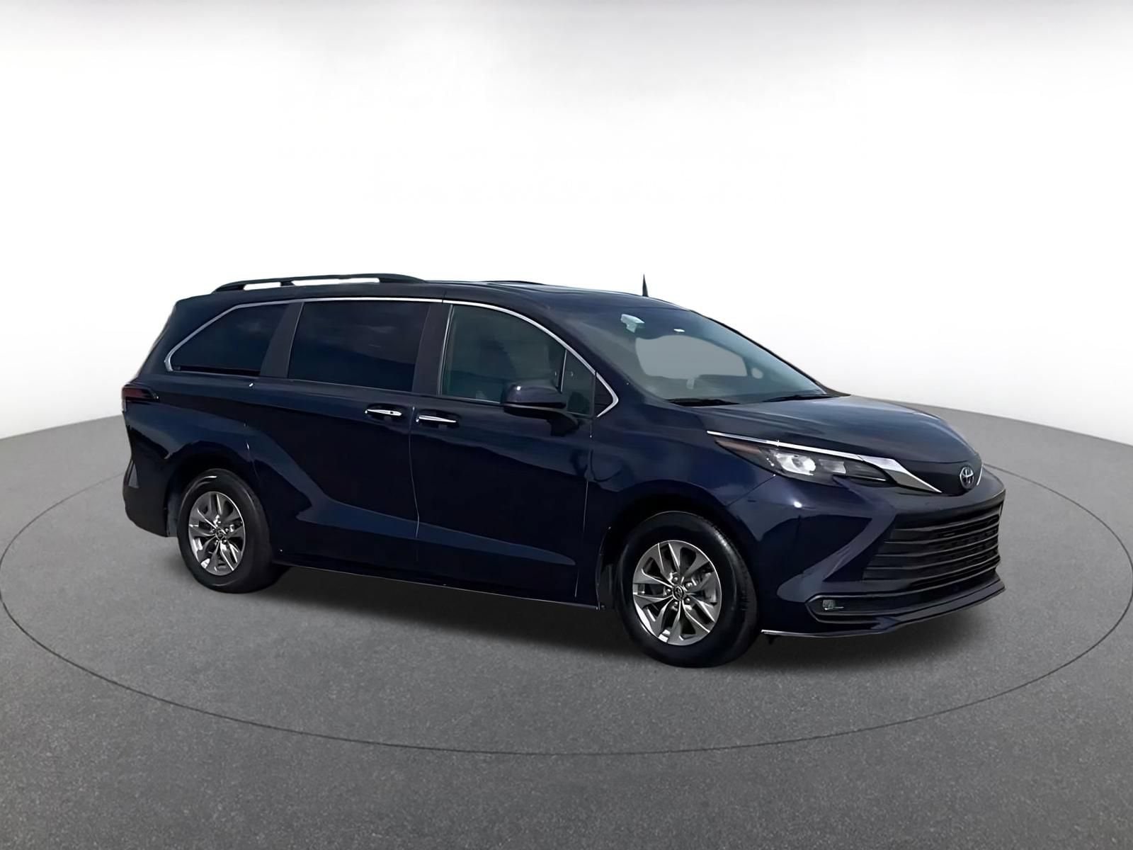 Thumbnail: 2025 Toyota Sienna - 2