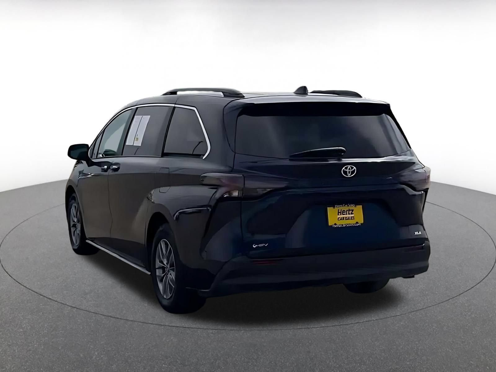 Thumbnail: 2025 Toyota Sienna - 10