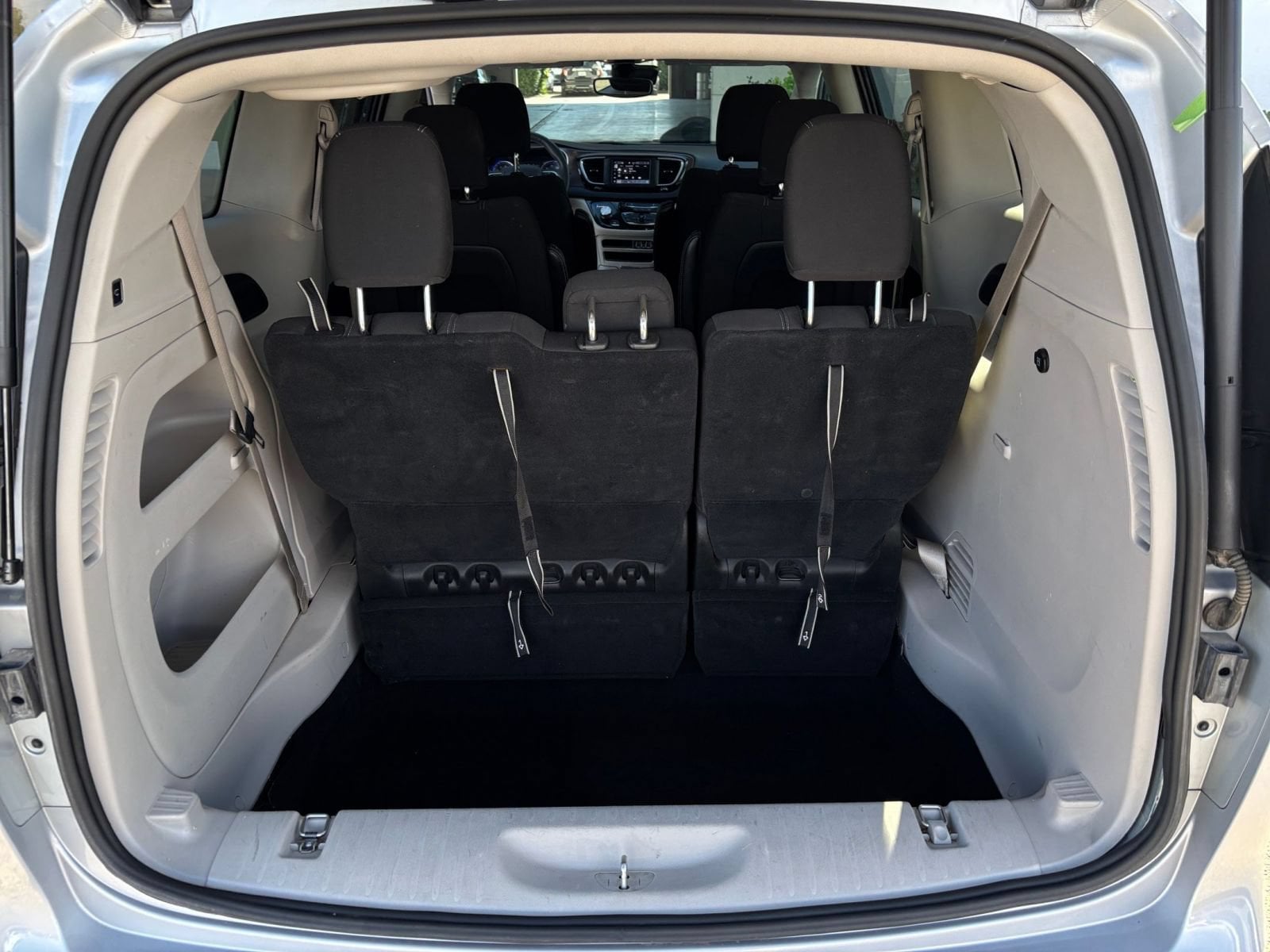 Thumbnail: 2023 Chrysler Voyager - 33