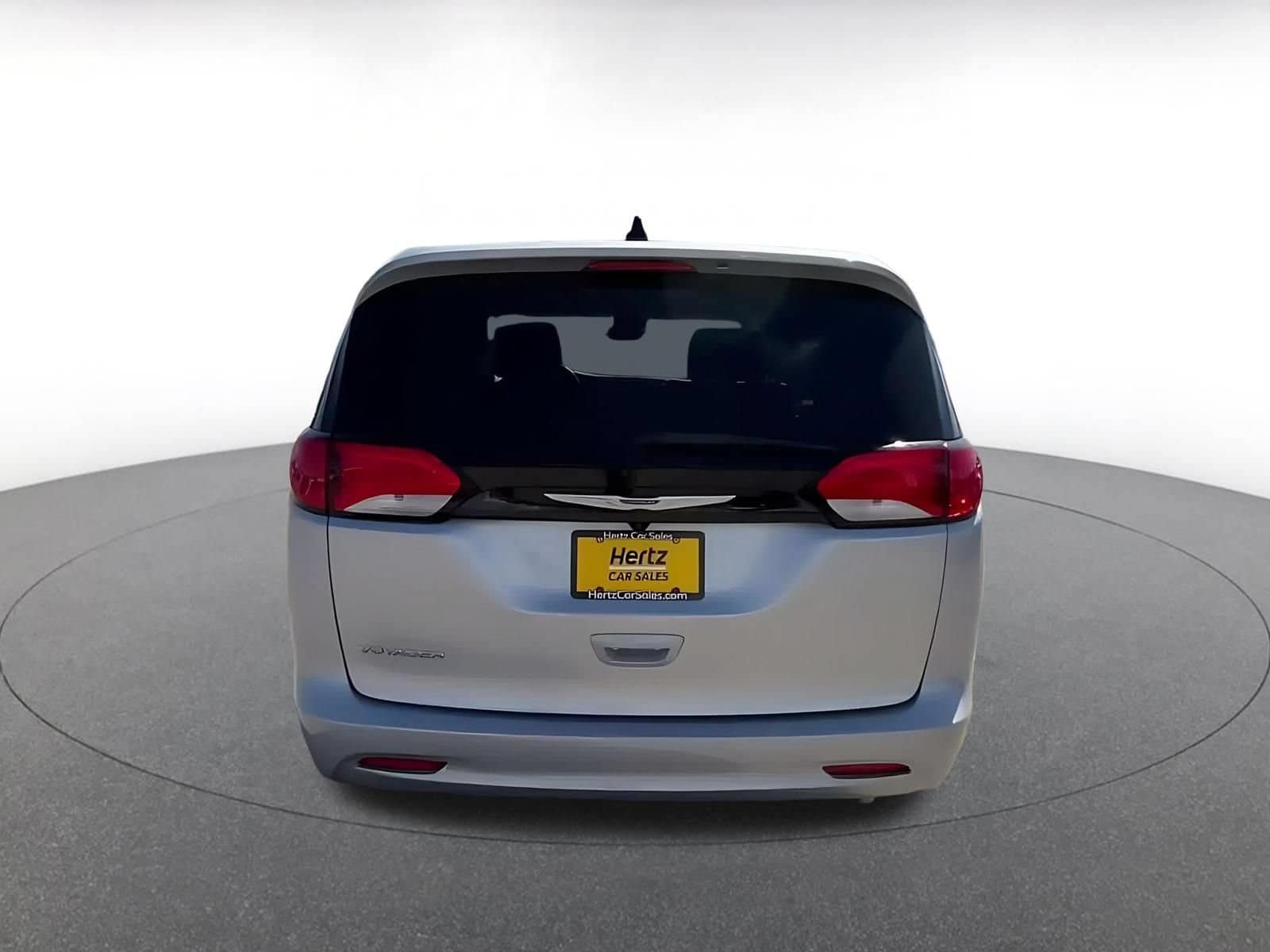 Thumbnail: 2023 Chrysler Voyager - 12