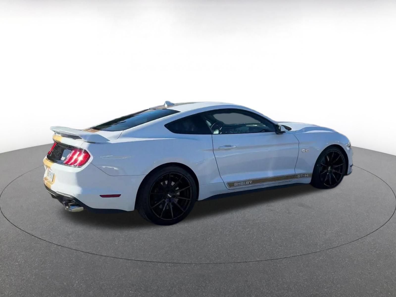 Thumbnail: 2022 Ford Mustang - 14