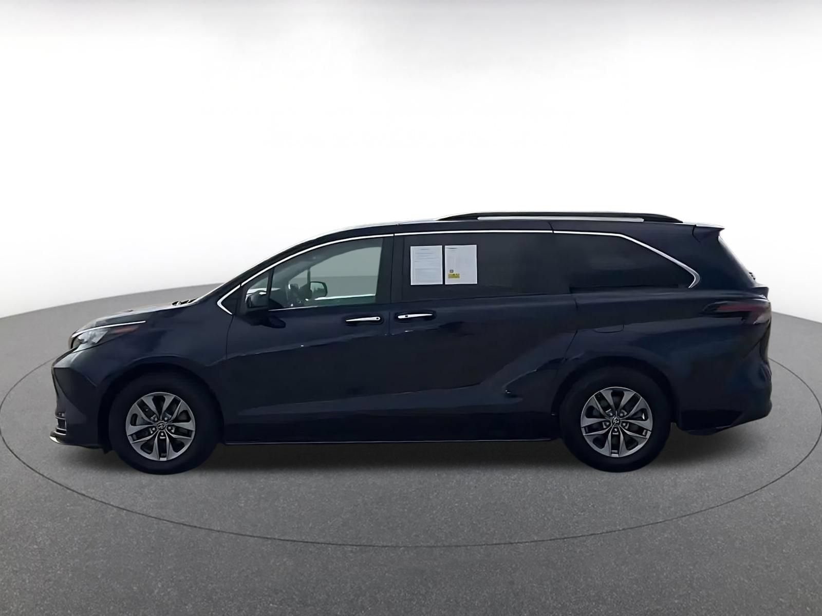 Thumbnail: 2025 Toyota Sienna - 8