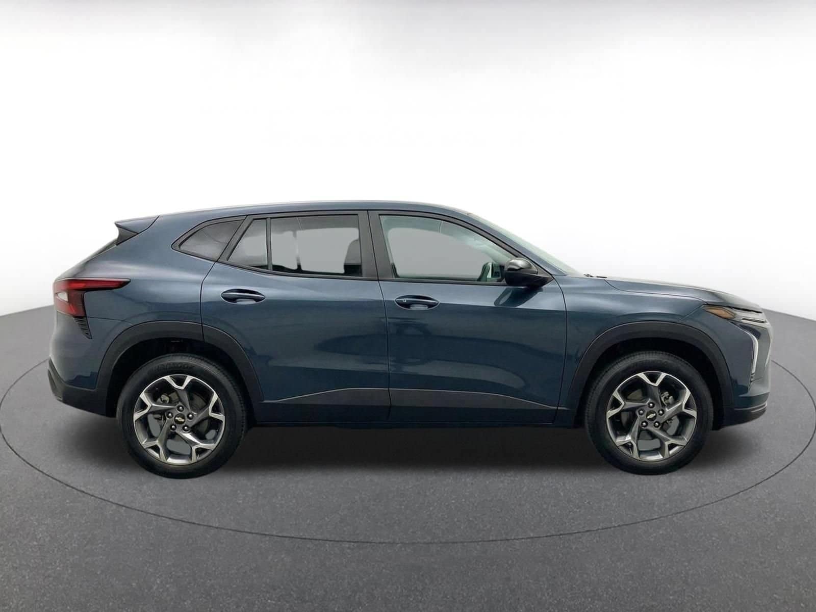 Thumbnail: 2025 Chevrolet Trax - 8