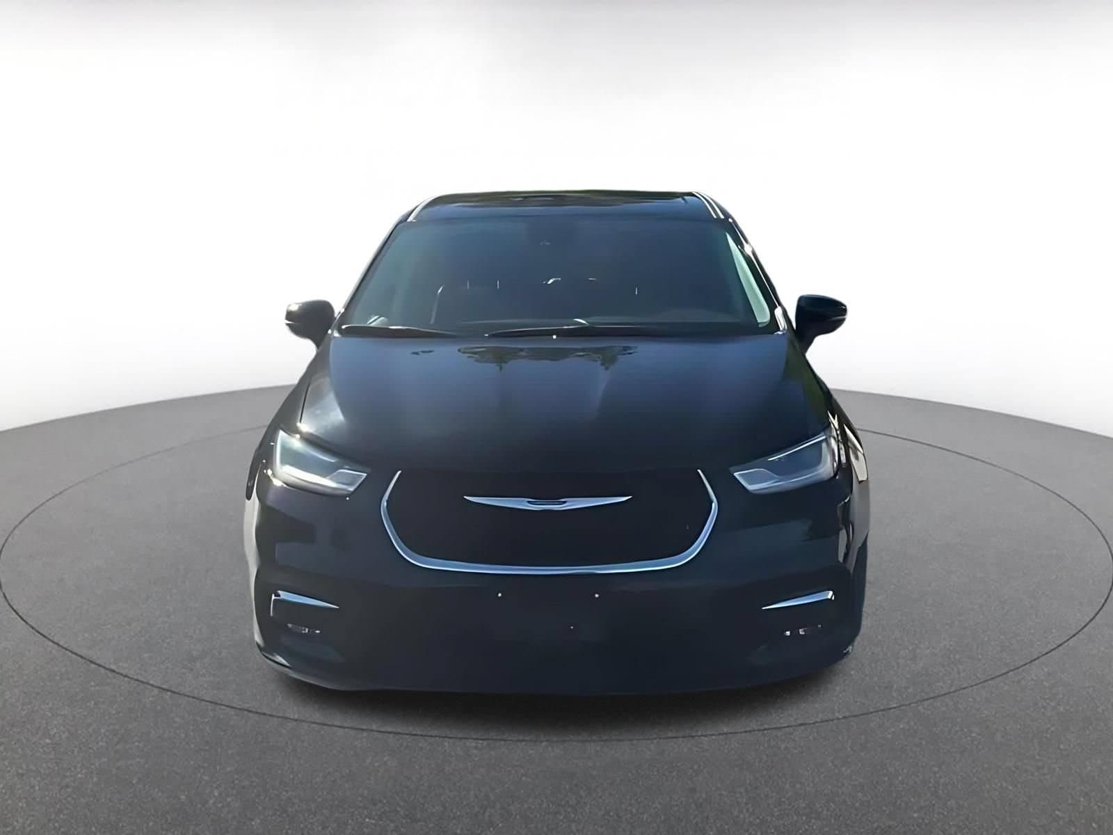 Thumbnail: 2024 Chrysler Pacifica - 4