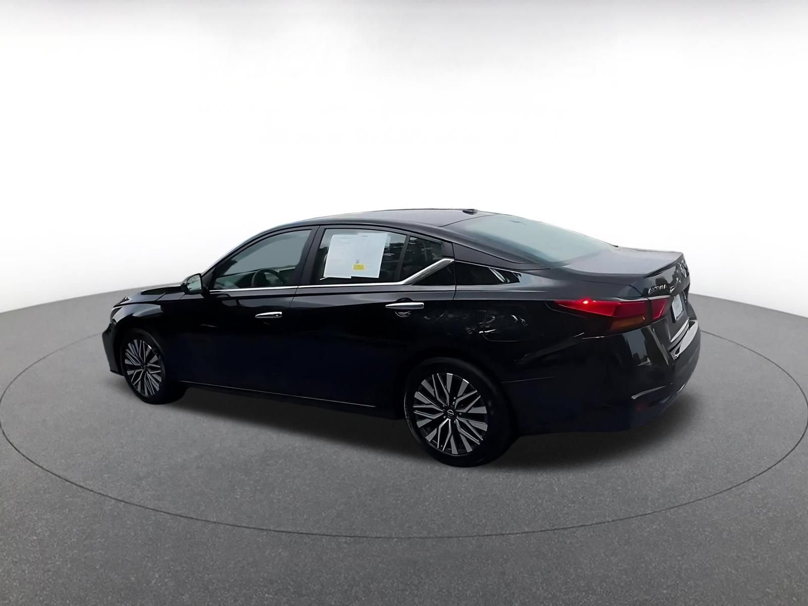 Thumbnail: 2025 Nissan Altima - 9