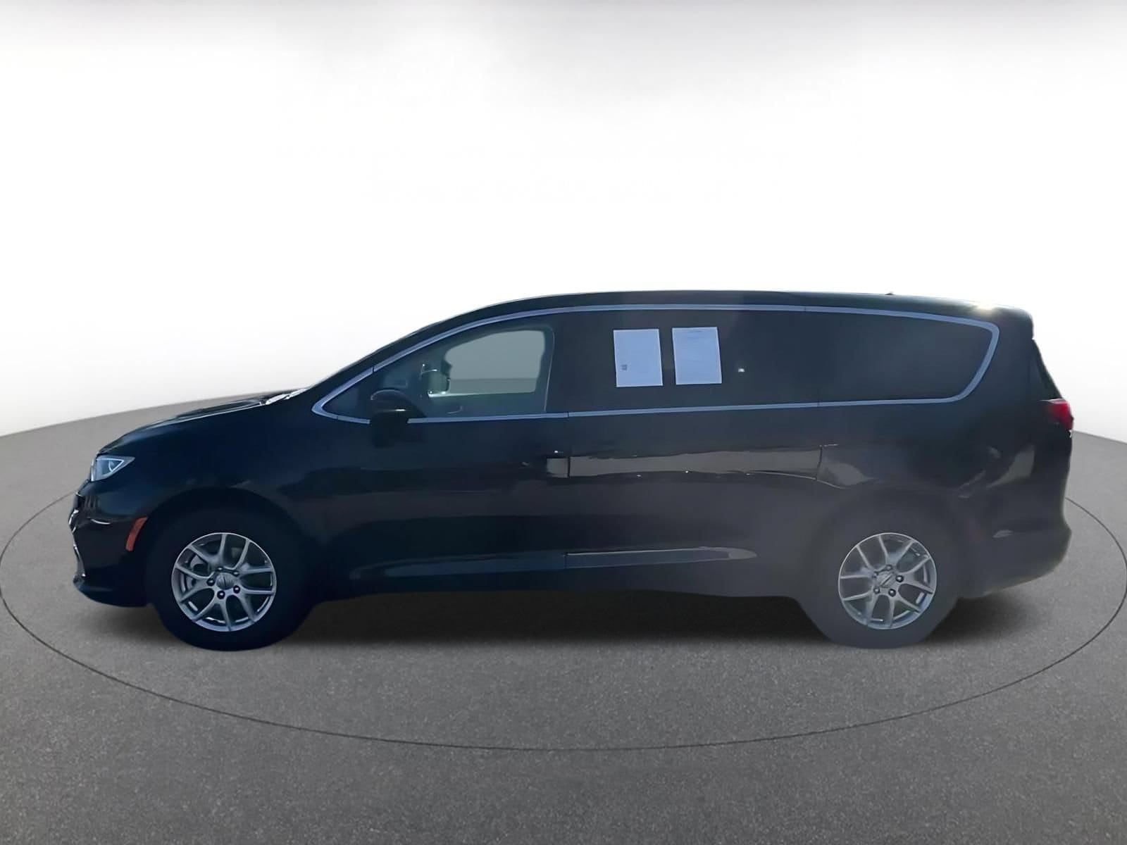 Thumbnail: 2024 Chrysler Pacifica - 7