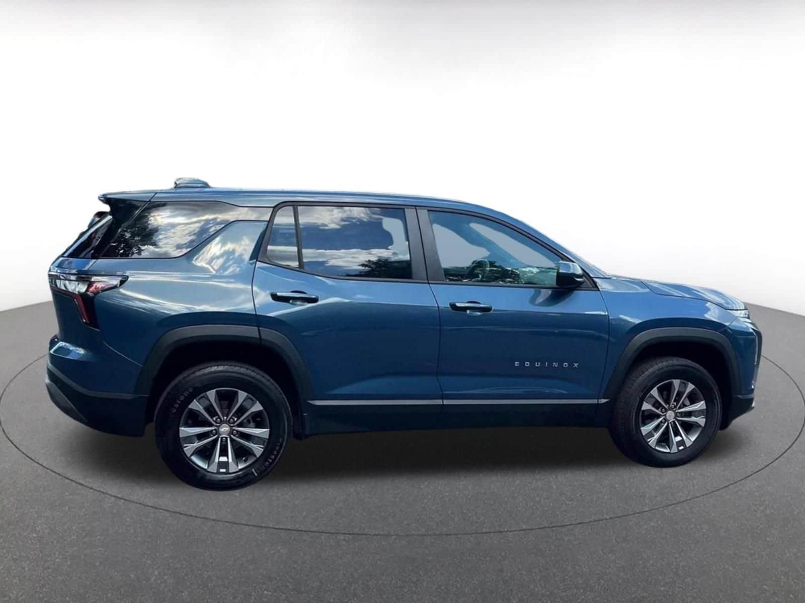Thumbnail: 2025 Chevrolet Equinox - 16