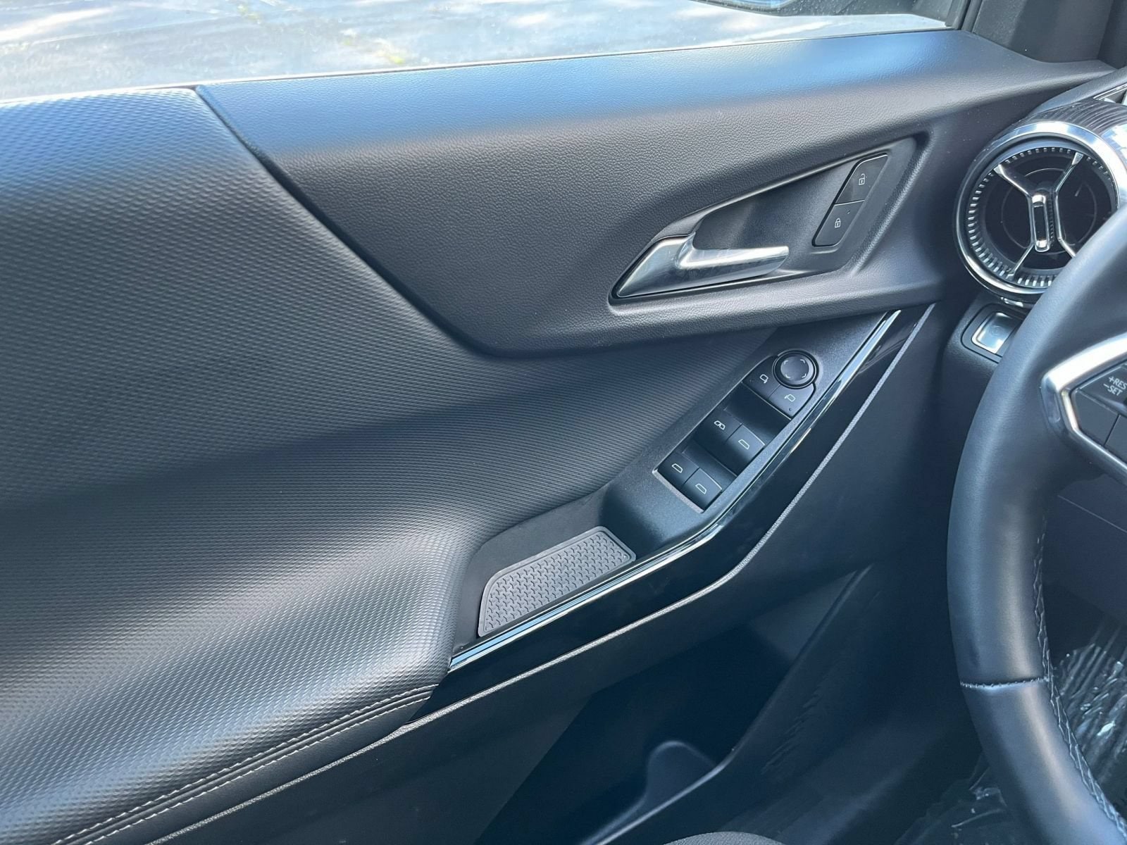 Thumbnail: 2025 Chevrolet Equinox - 21