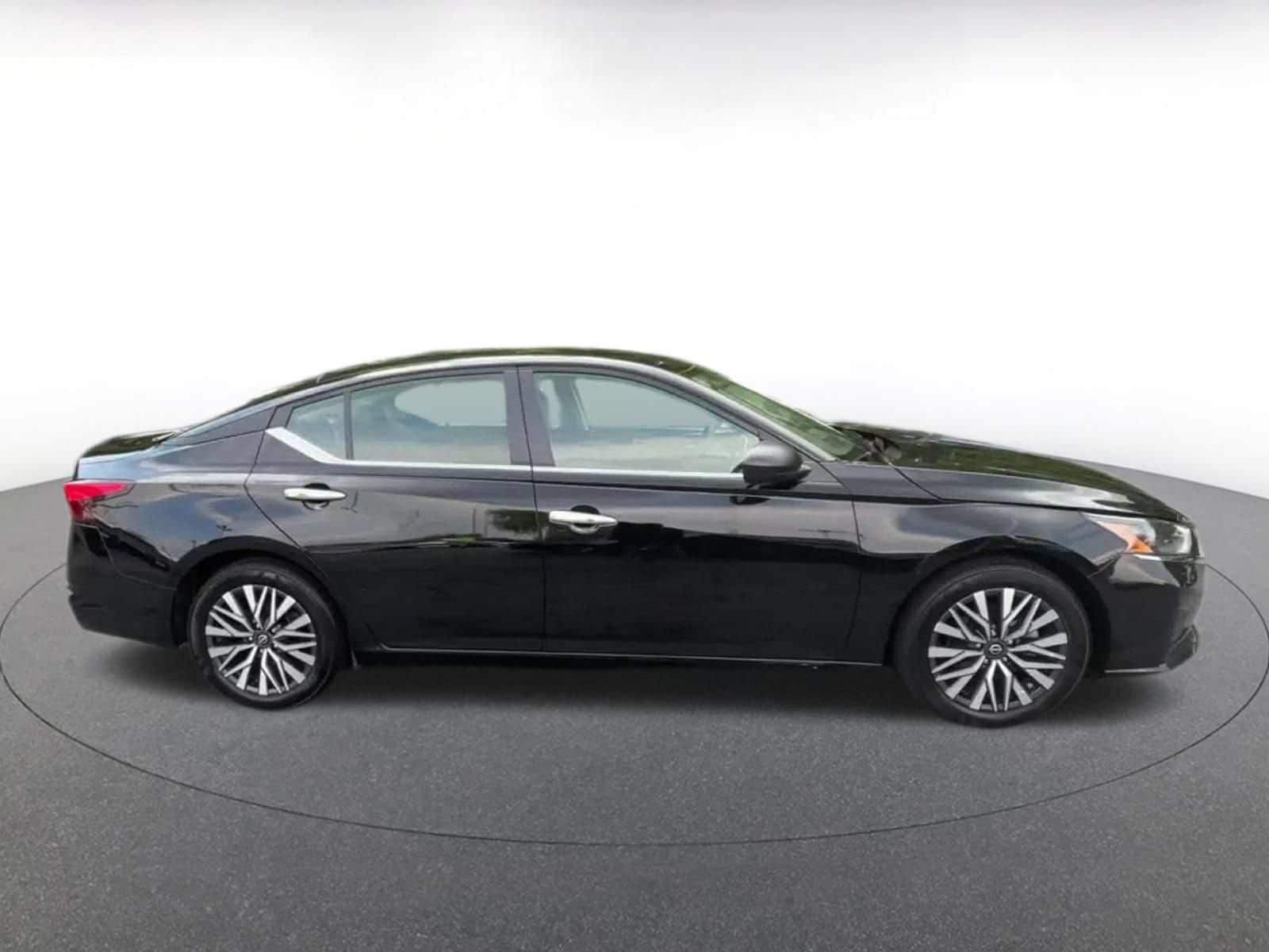 Thumbnail: 2025 Nissan Altima - 15