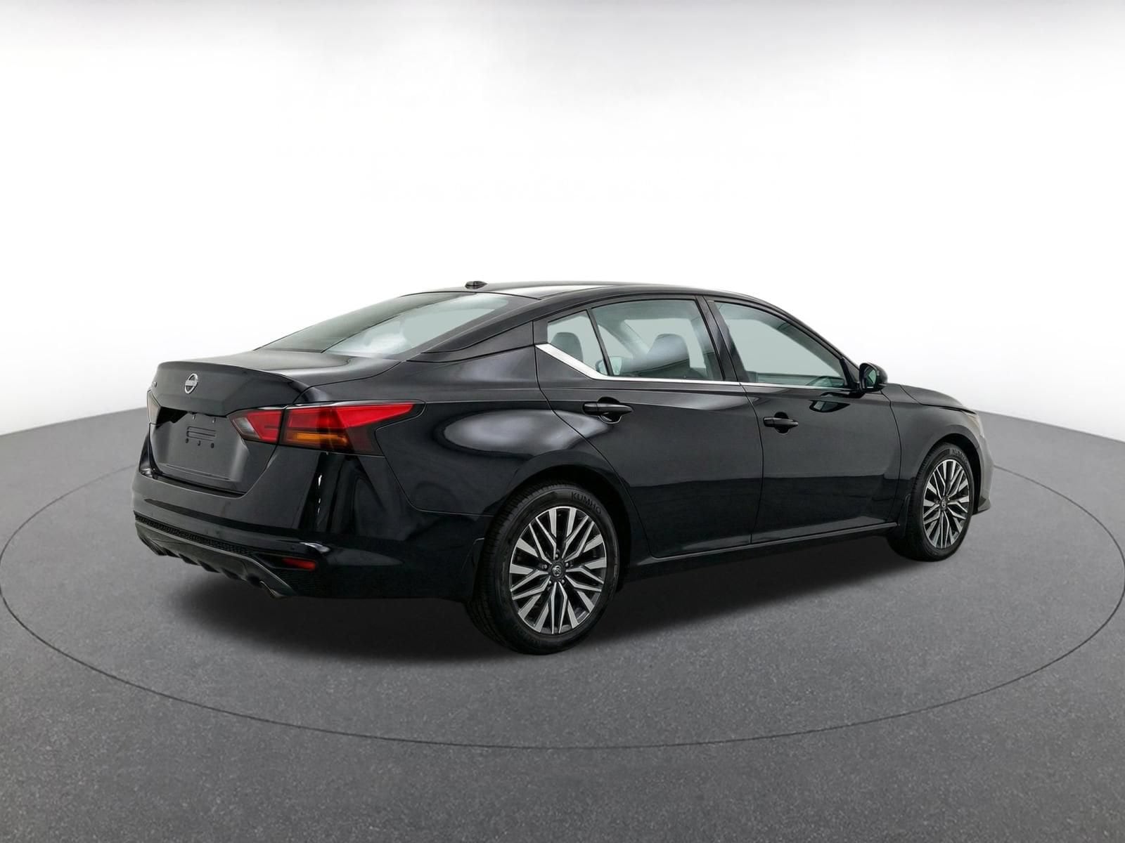 Thumbnail: 2025 Nissan Altima - 10