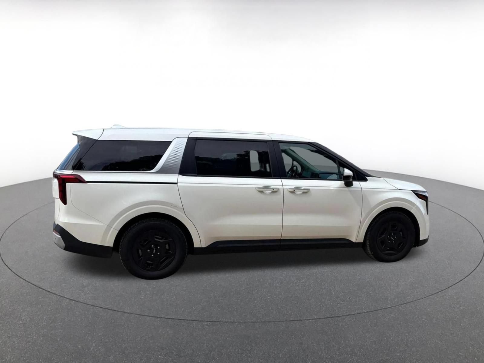 Thumbnail: 2026 Kia Carnival - 16