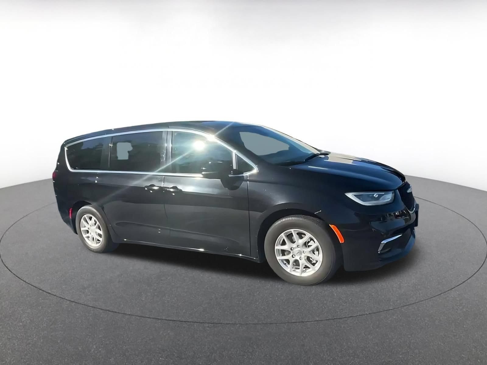 Thumbnail: 2024 Chrysler Pacifica - 2
