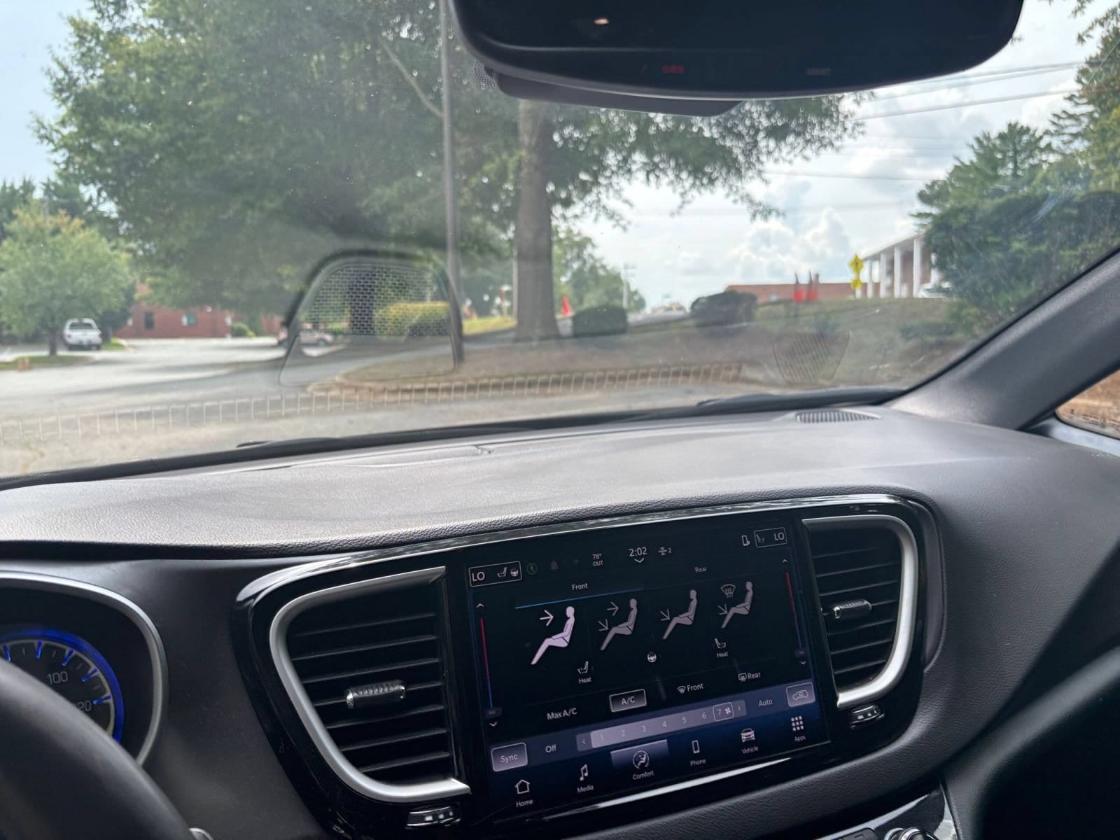 Thumbnail: 2025 Chrysler Pacifica - 16