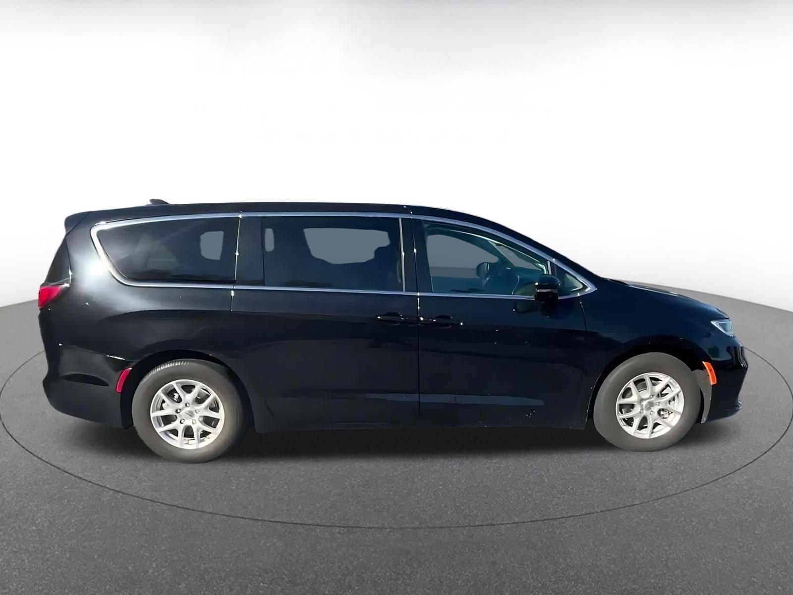 Thumbnail: 2024 Chrysler Pacifica - 14