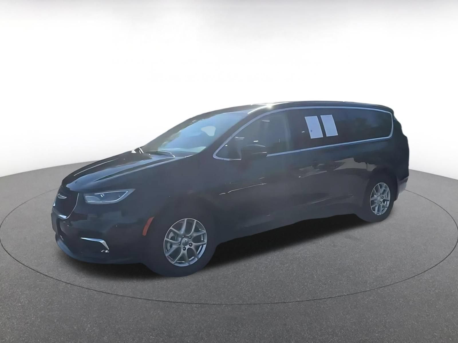Thumbnail: 2024 Chrysler Pacifica - 6