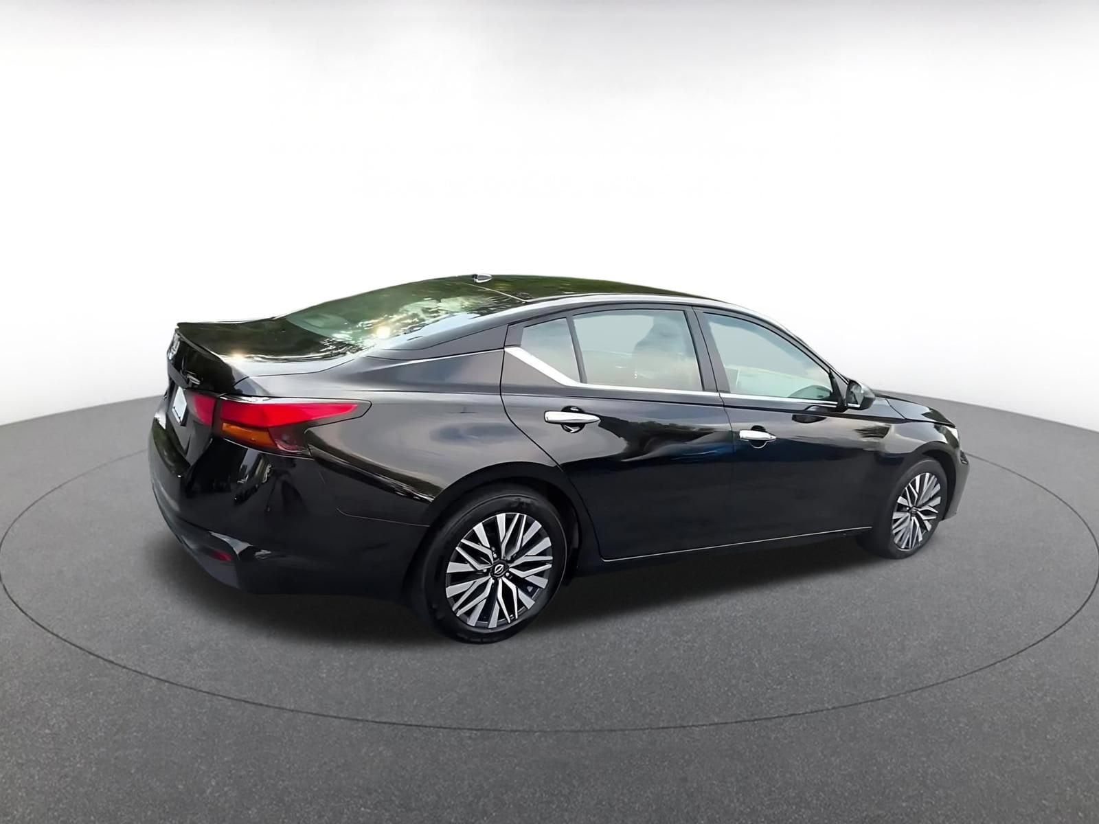 Thumbnail: 2025 Nissan Altima - 13