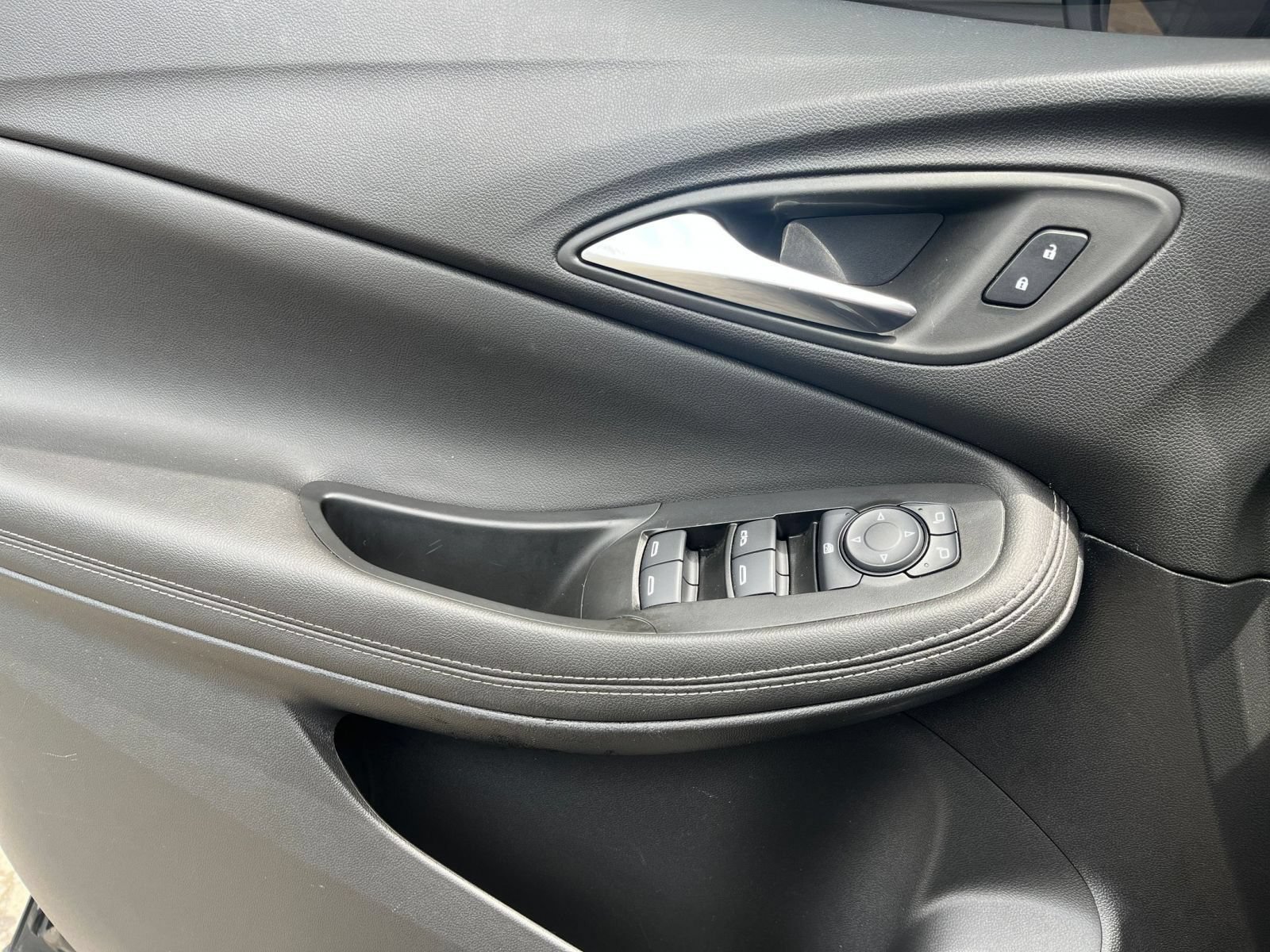 Thumbnail: 2025 Buick Encore GX - 21