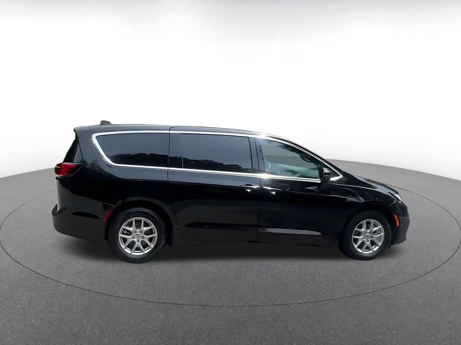 Thumbnail: 2025 Chrysler Pacifica - 13
