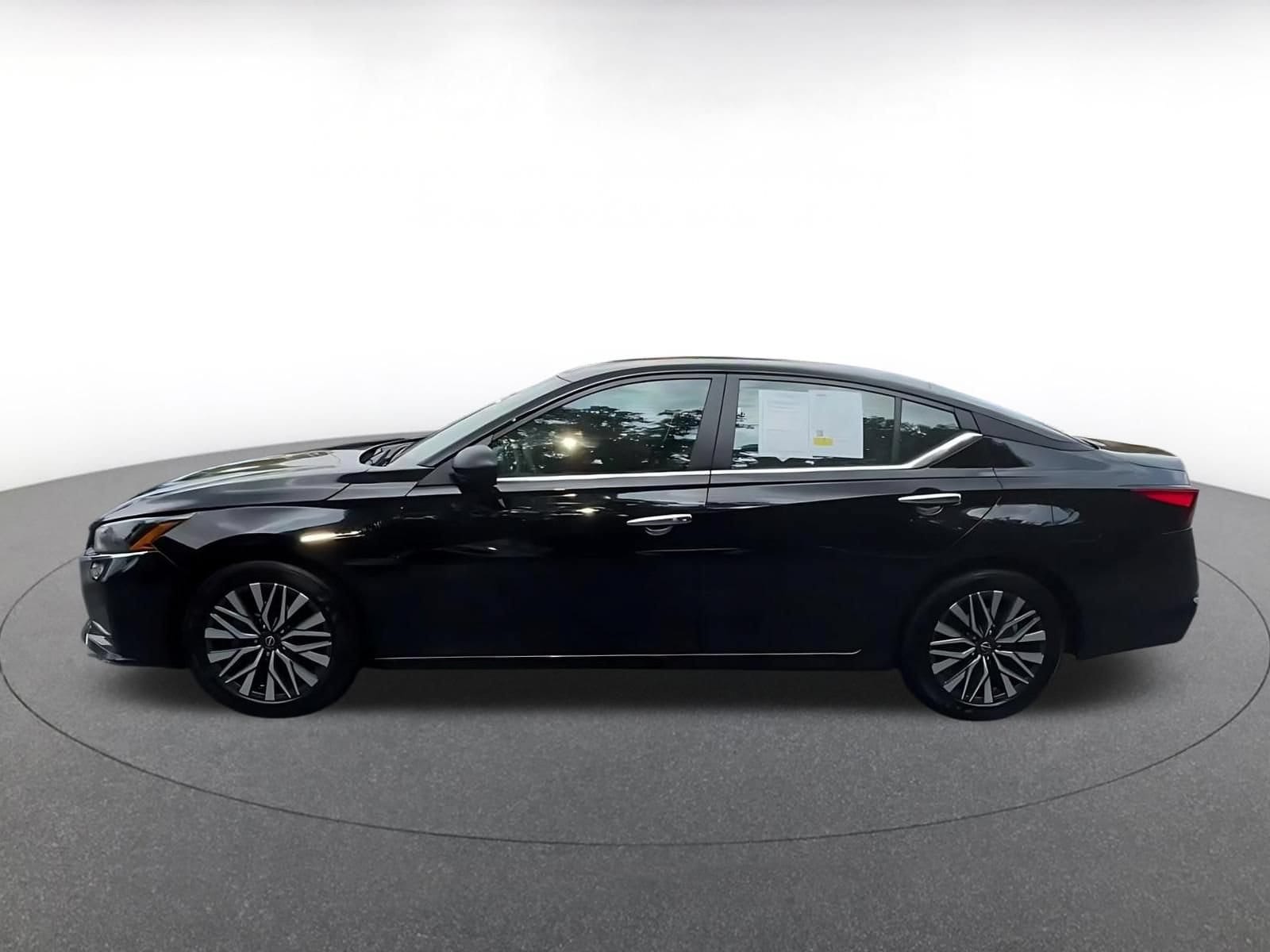 Thumbnail: 2025 Nissan Altima - 8