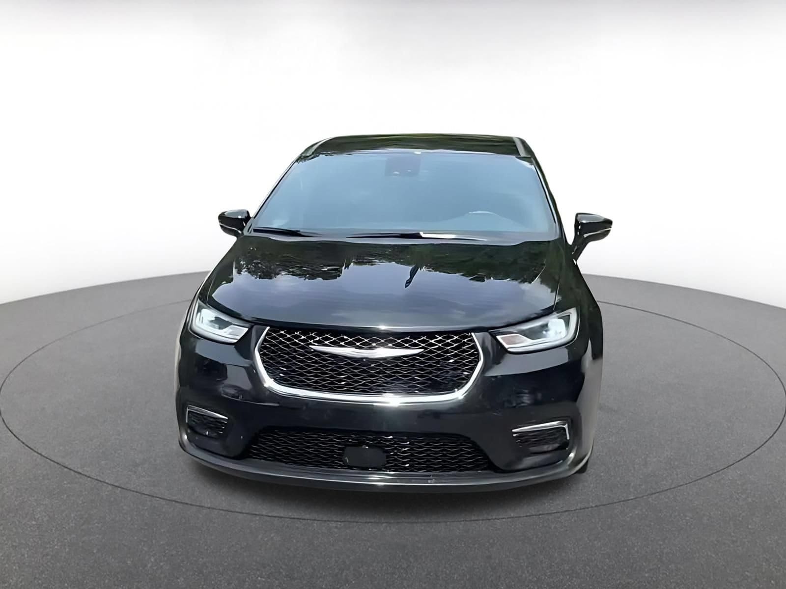 Thumbnail: 2025 Chrysler Pacifica - 4