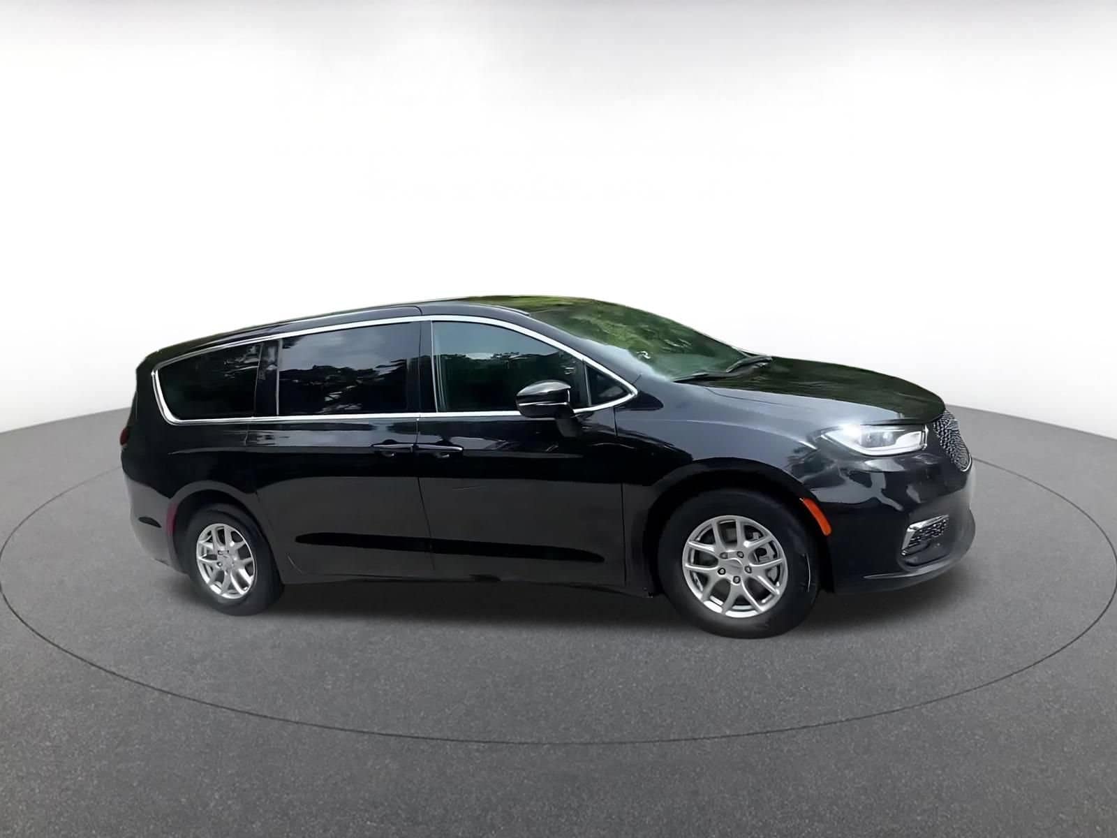 Thumbnail: 2025 Chrysler Pacifica - 2