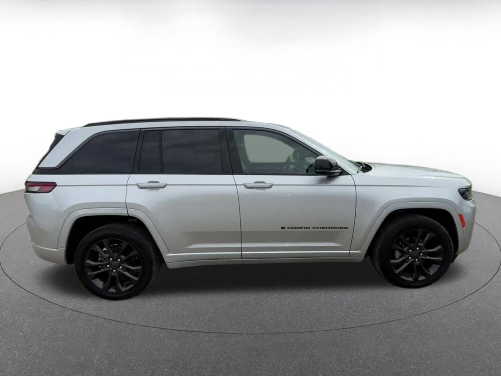Thumbnail: 2026 Jeep Grand Cherokee - 15