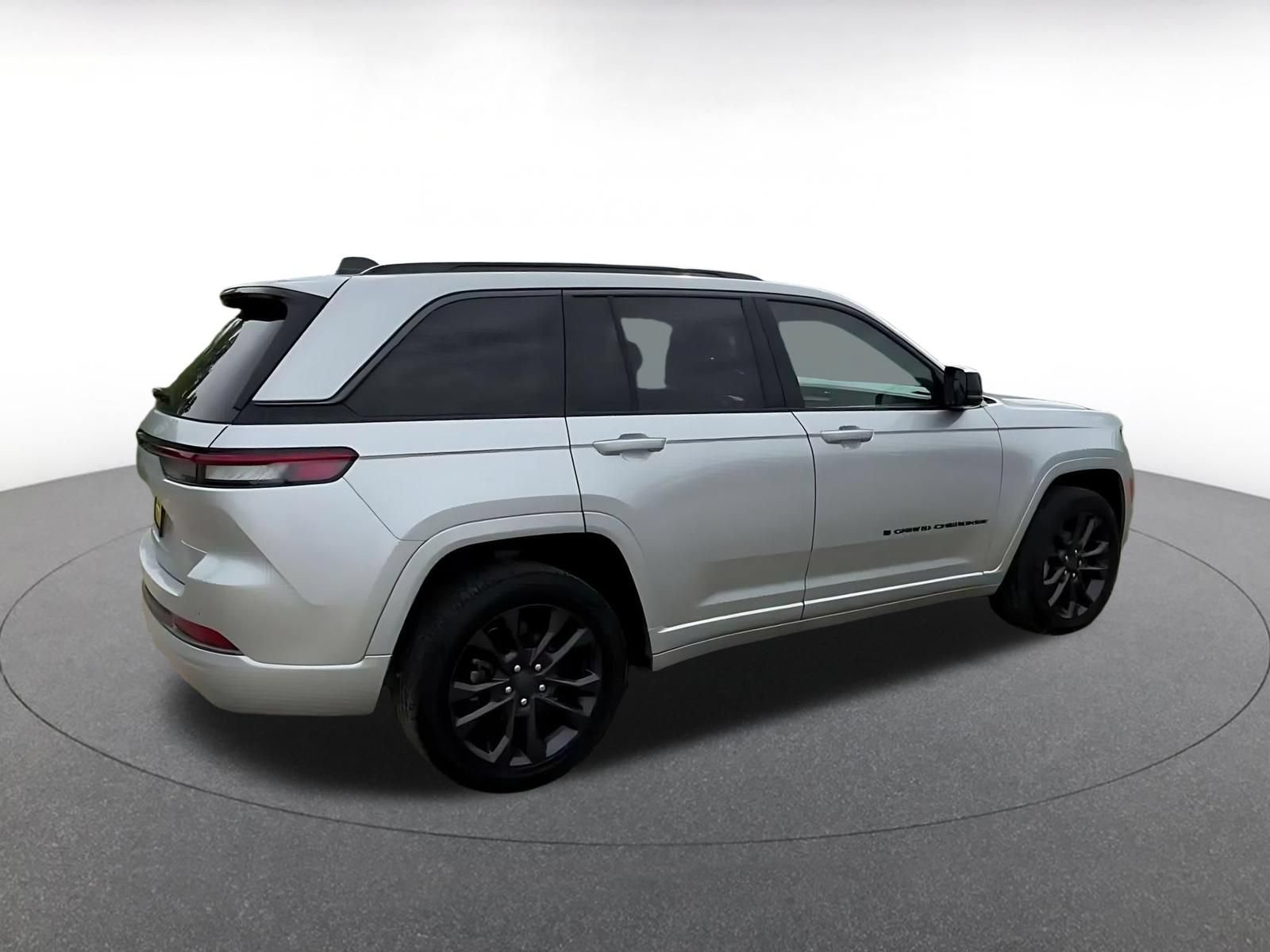 Thumbnail: 2026 Jeep Grand Cherokee - 14
