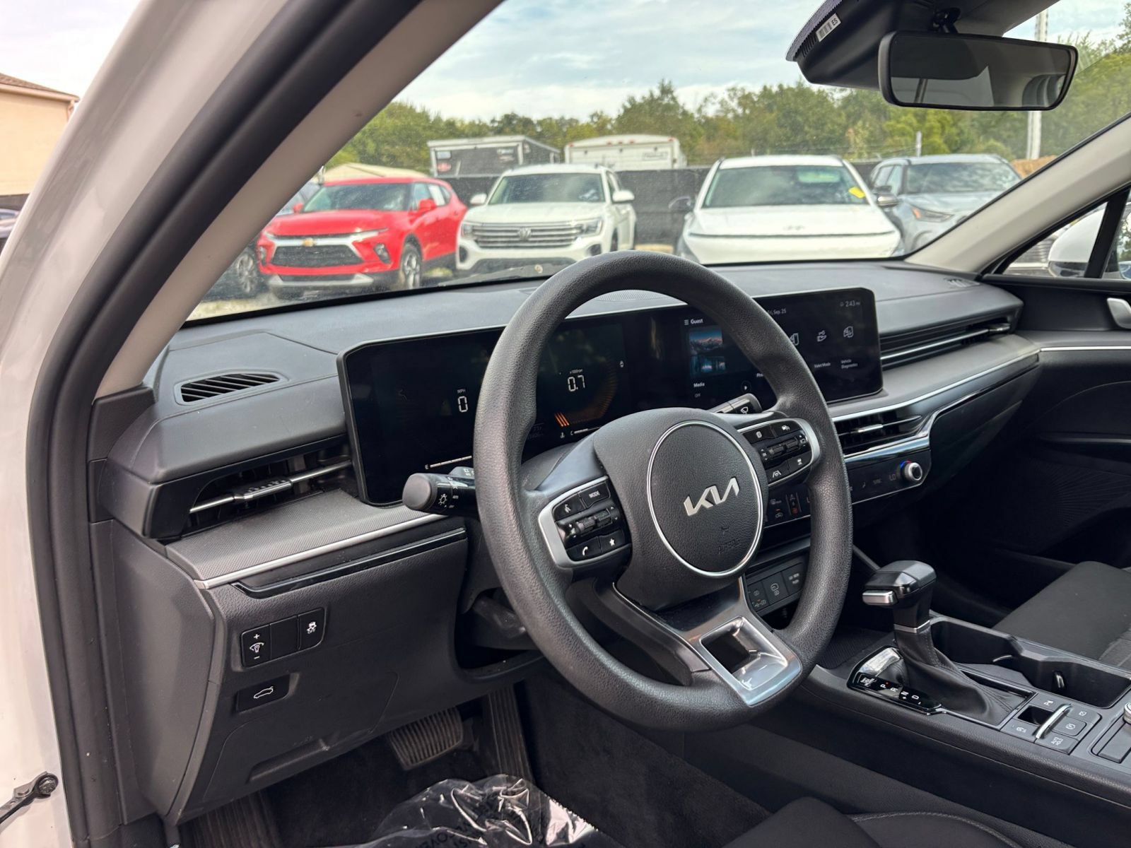 Thumbnail: 2025 Kia K5 - 33