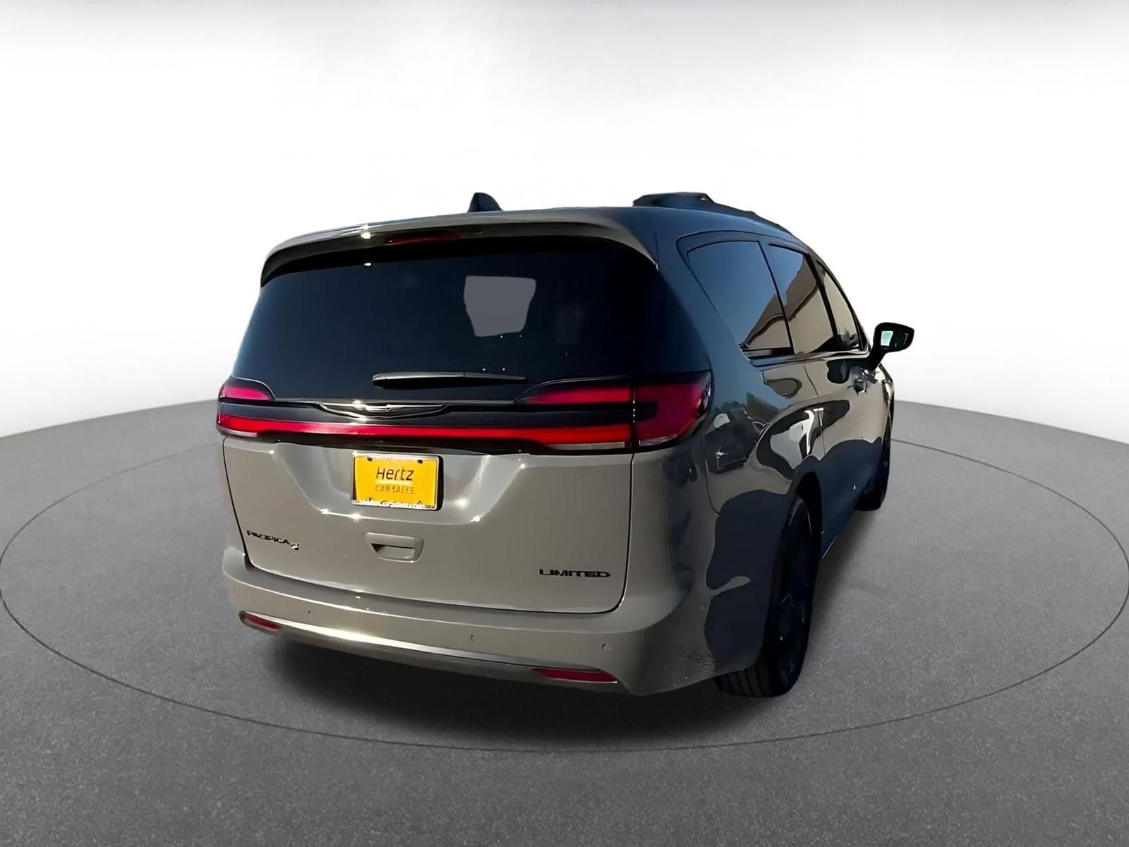 Thumbnail: 2025 Chrysler Pacifica - 13