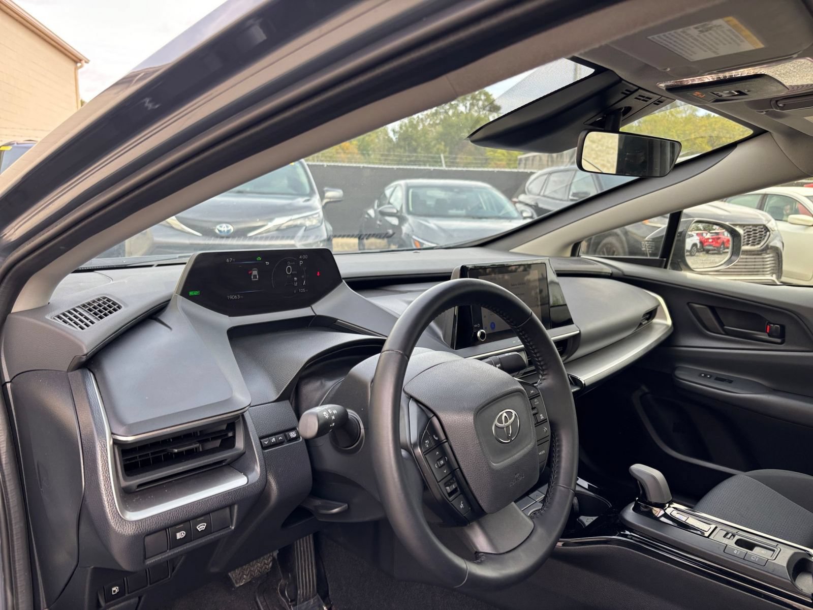 Thumbnail: 2025 Toyota Prius - 32