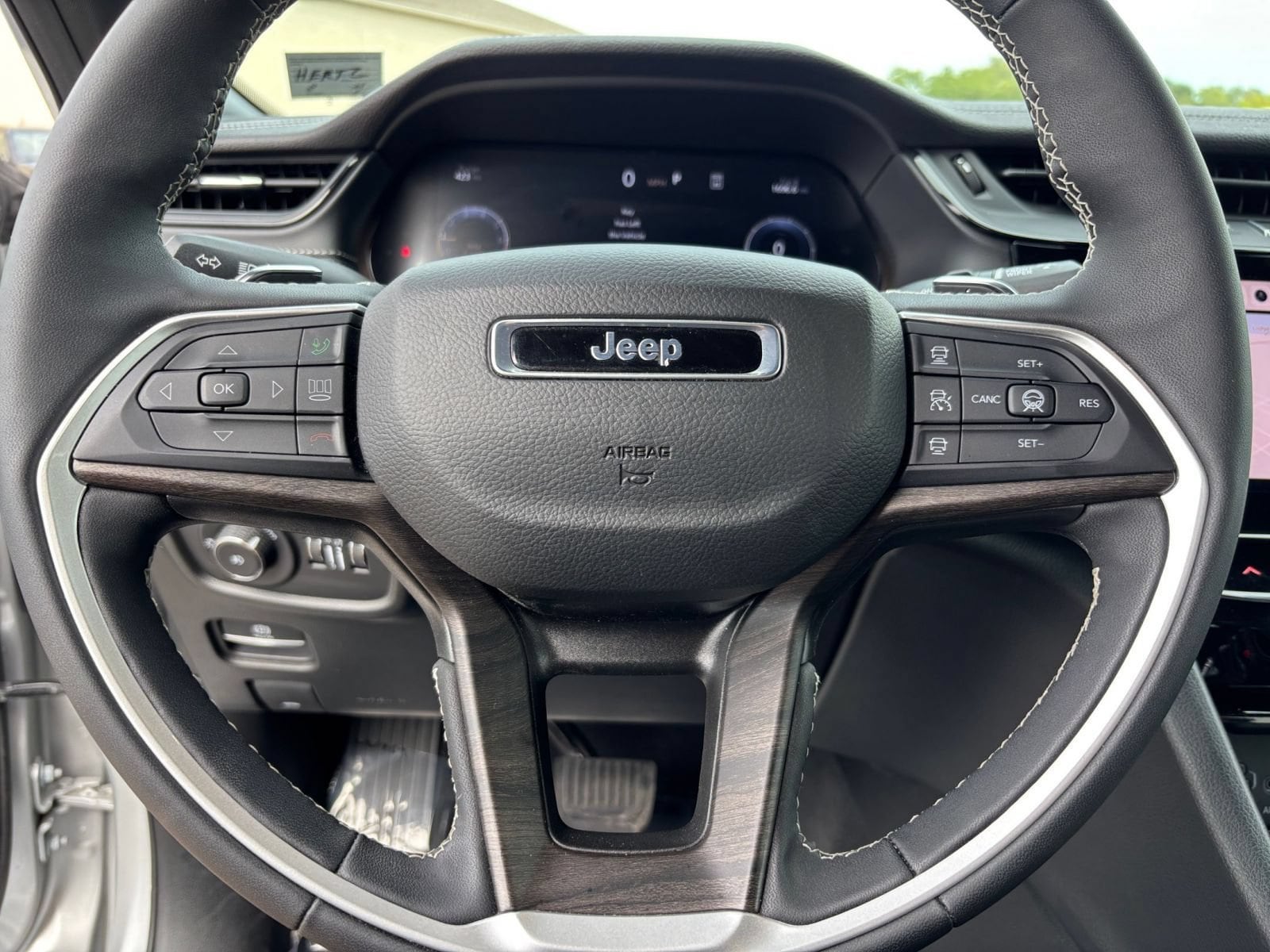Thumbnail: 2026 Jeep Grand Cherokee - 30