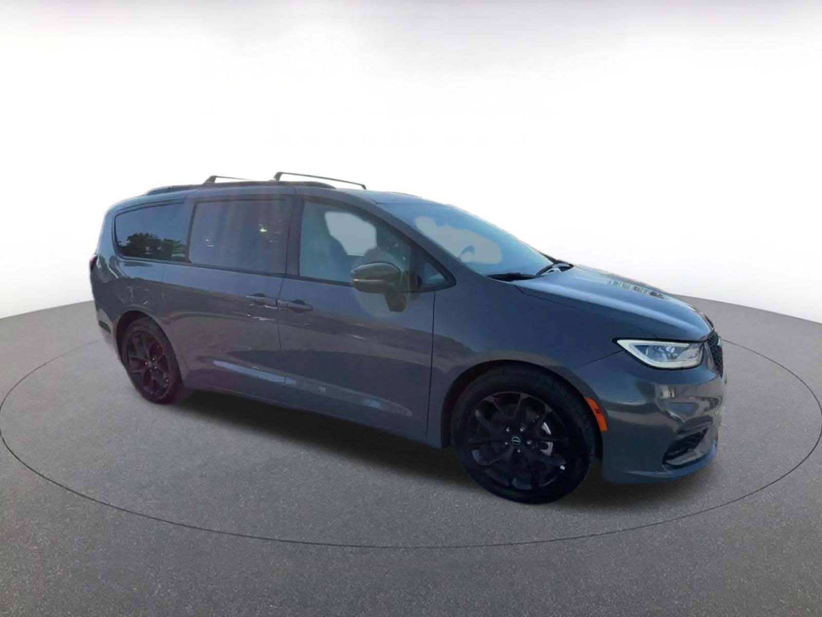 Thumbnail: 2025 Chrysler Pacifica - 2