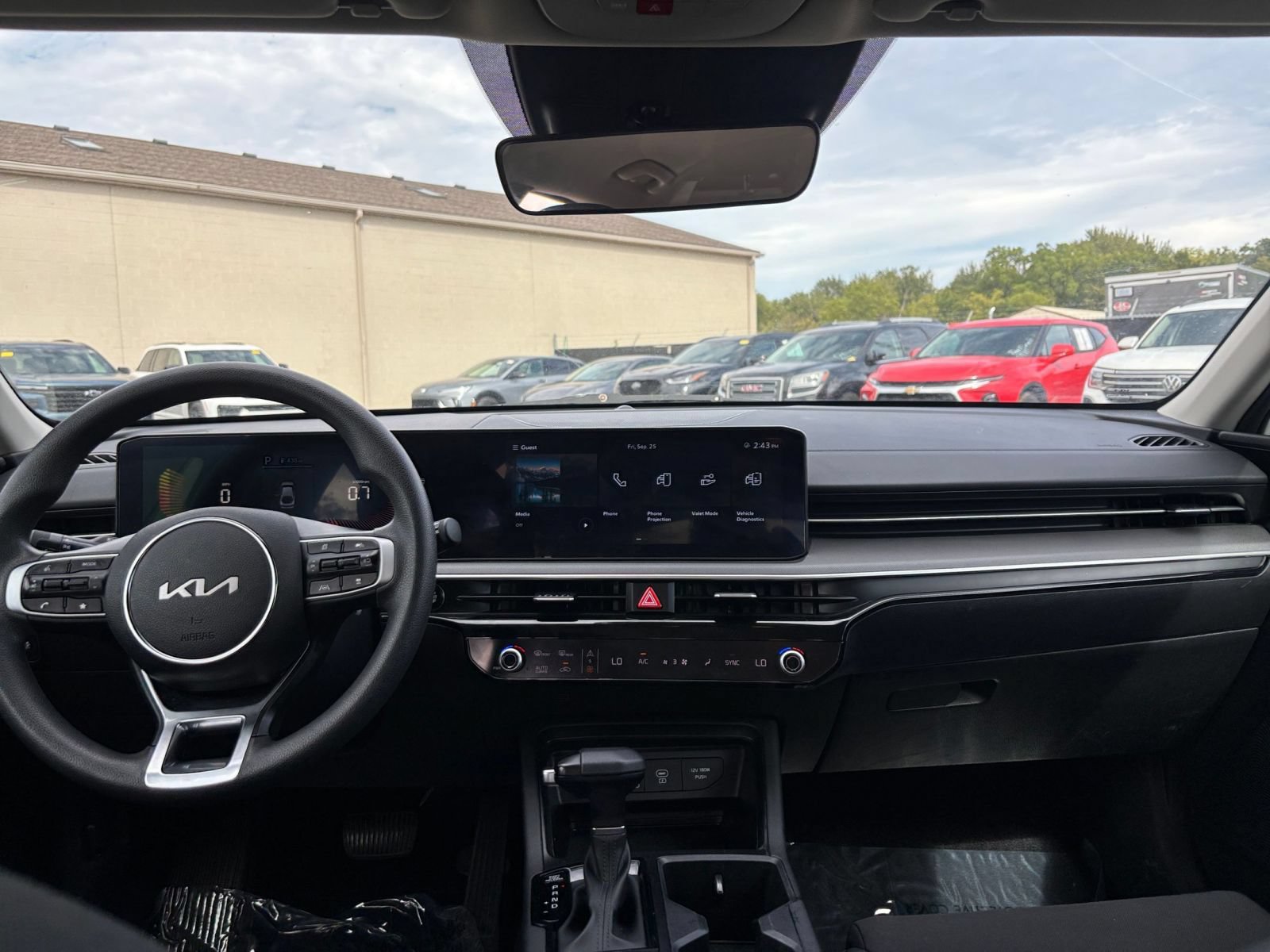 Thumbnail: 2025 Kia K5 - 32