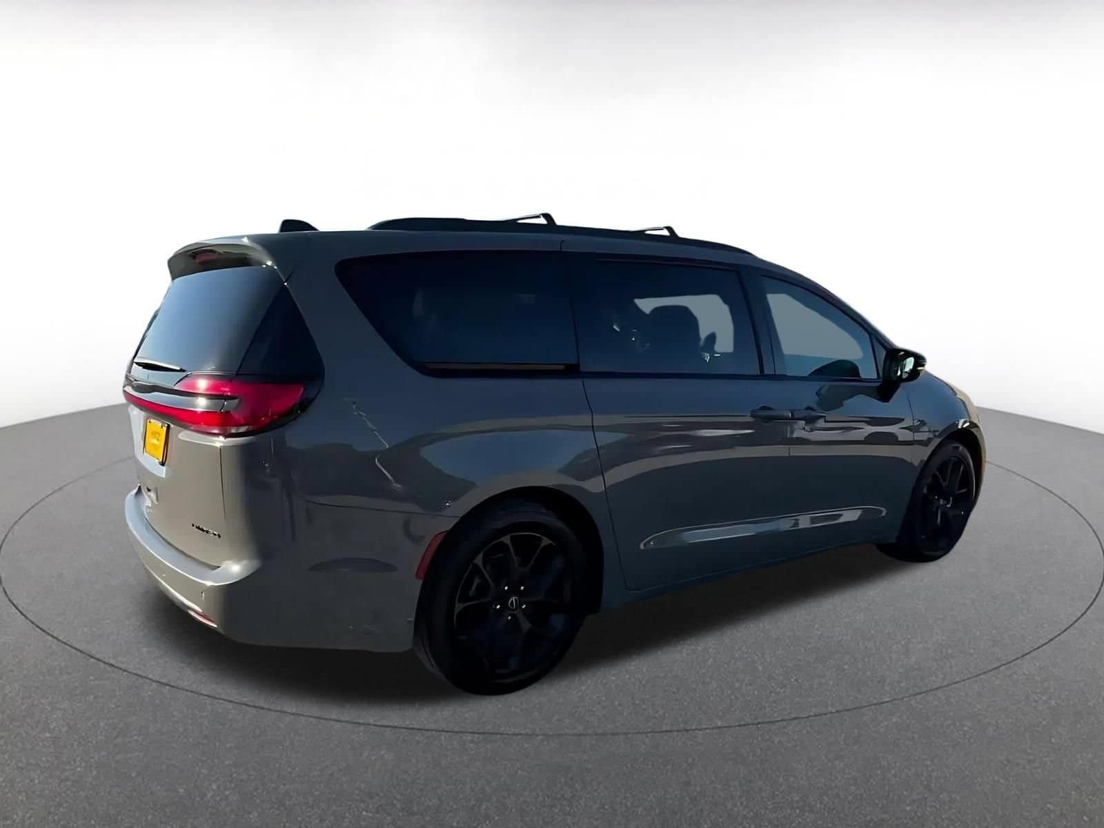 Thumbnail: 2025 Chrysler Pacifica - 14