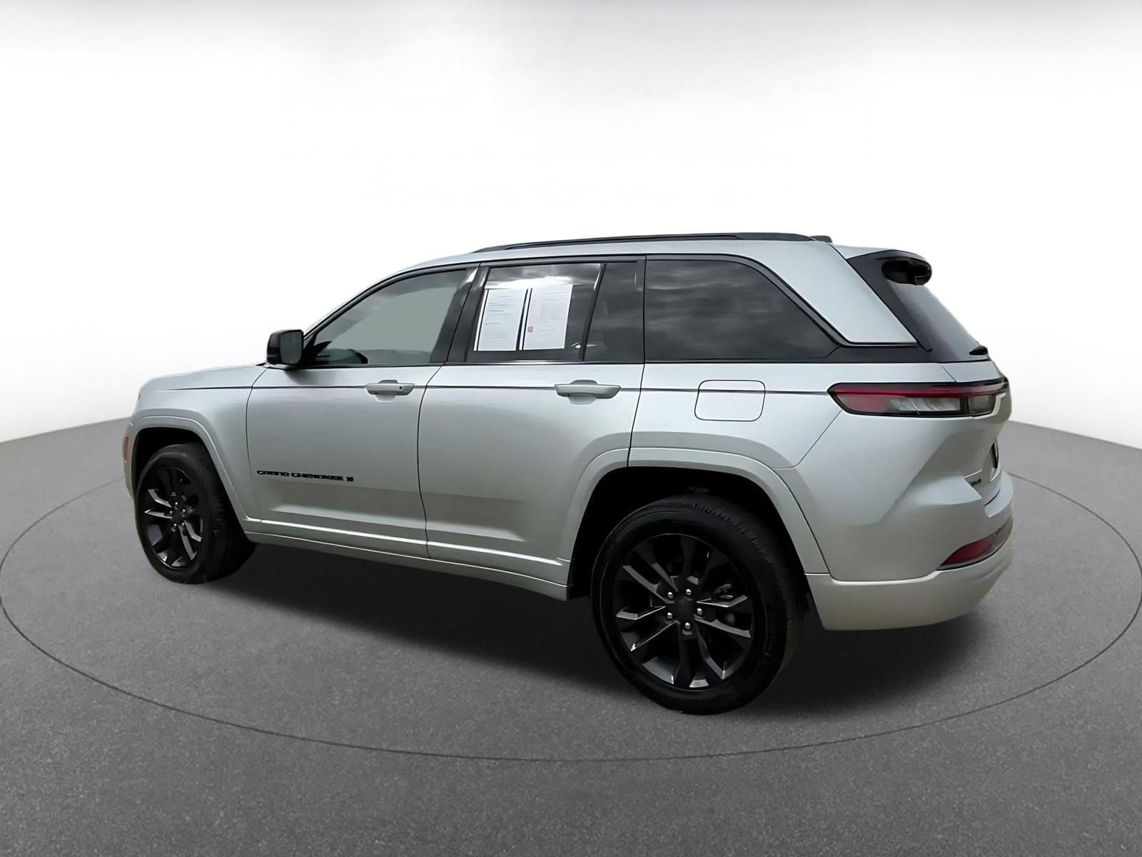 Thumbnail: 2026 Jeep Grand Cherokee - 9