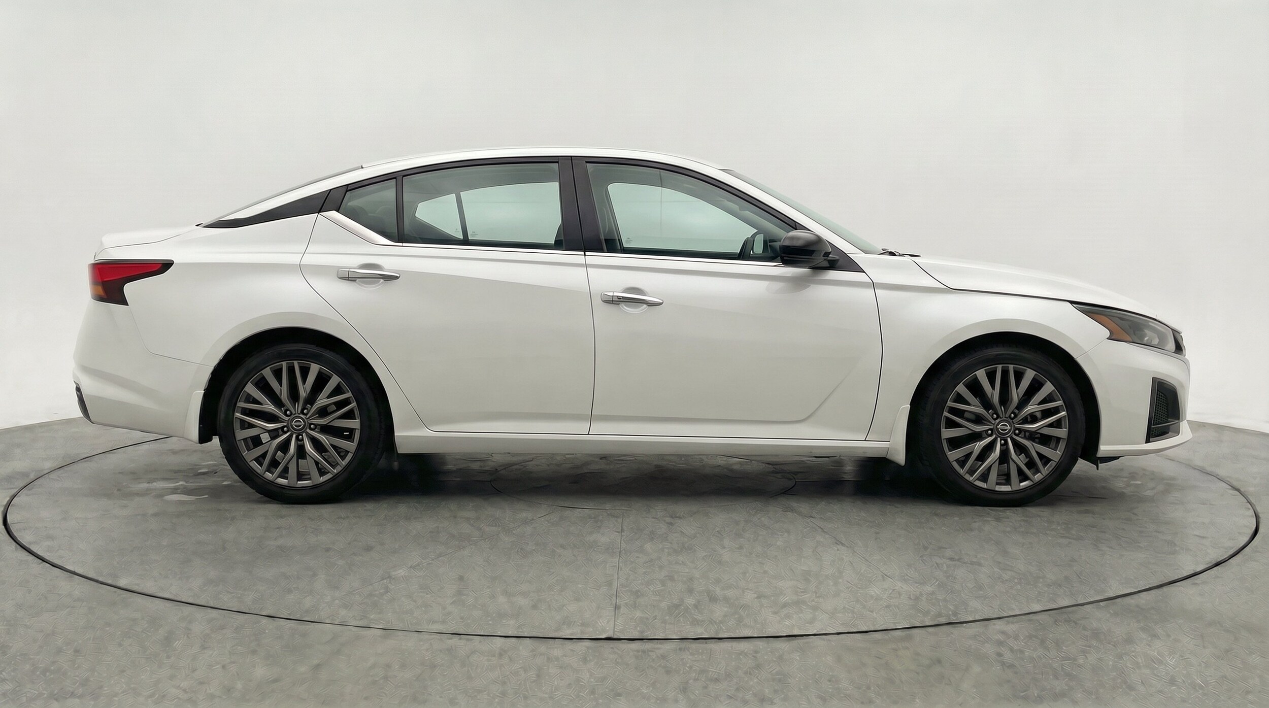 Thumbnail: 2025 Nissan Altima - 10