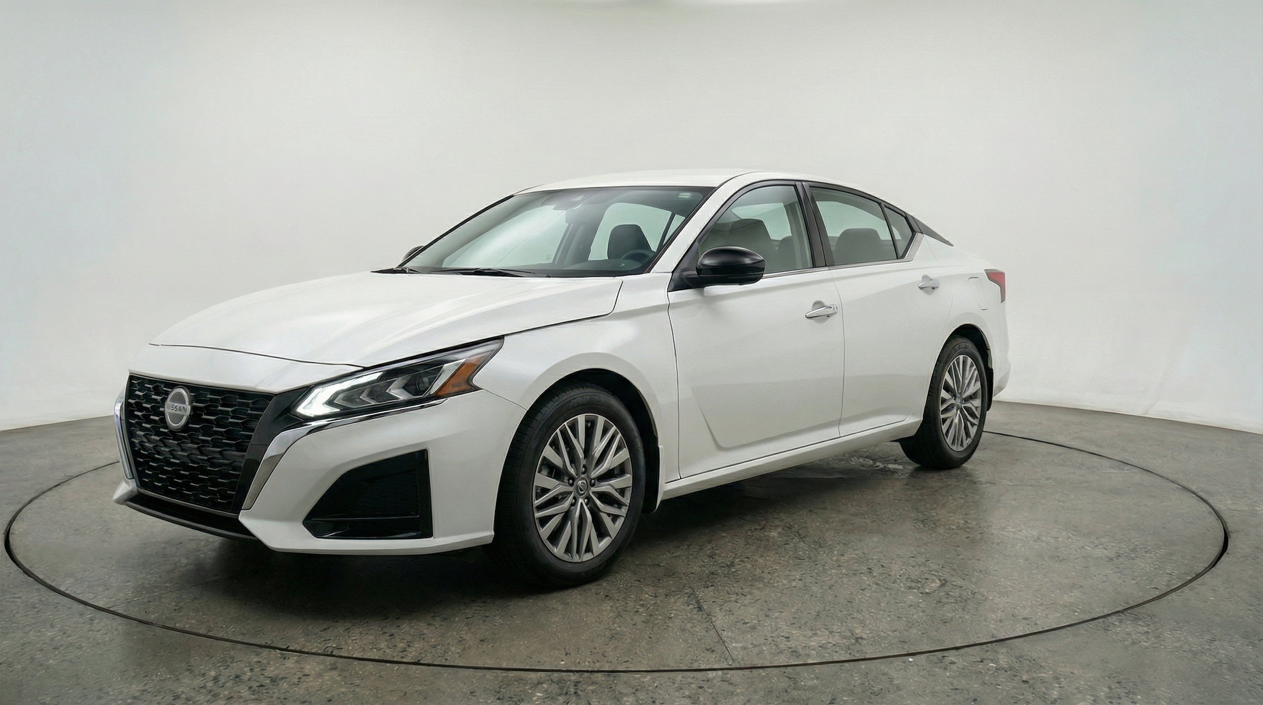 Thumbnail: 2025 Nissan Altima - 3