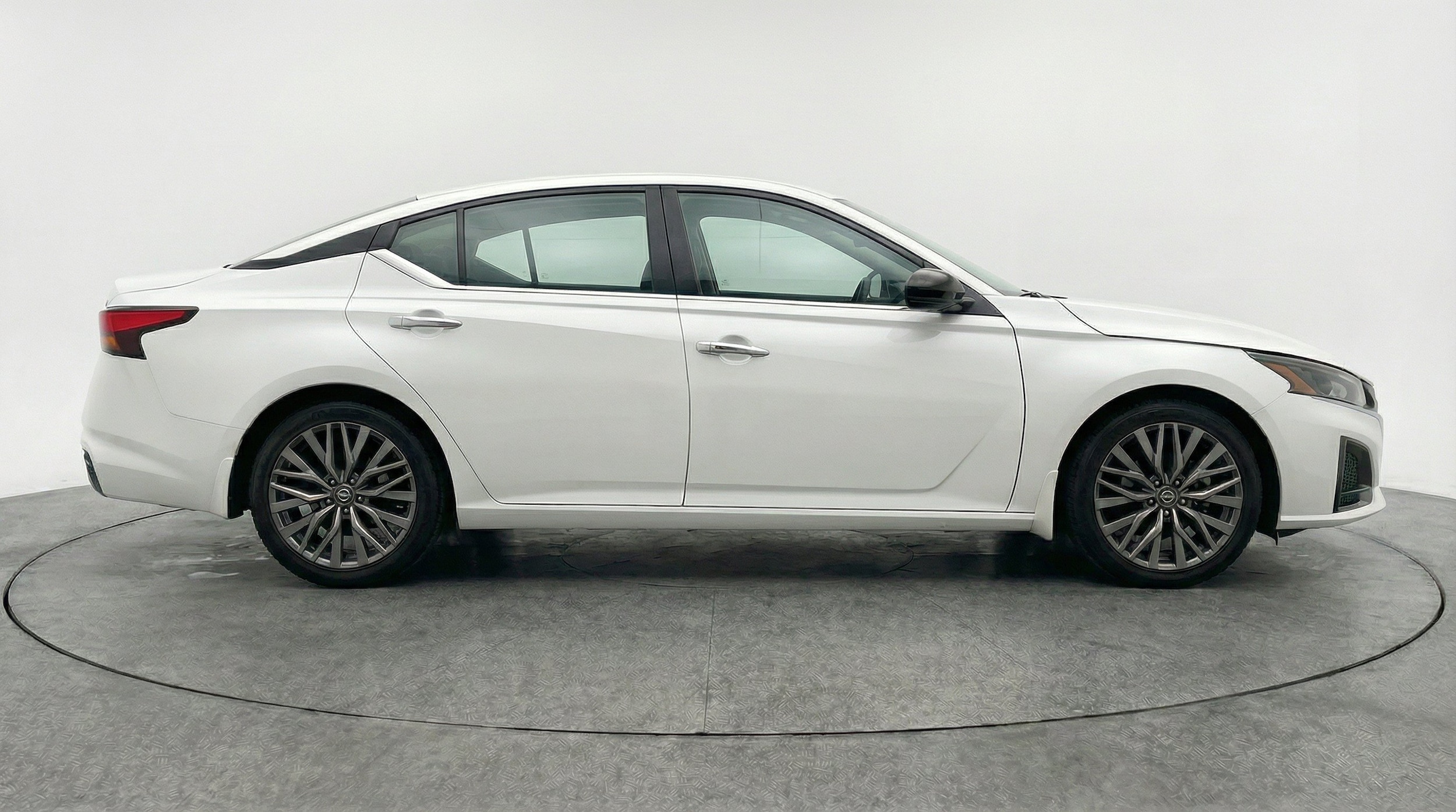 Thumbnail: 2025 Nissan Altima - 10