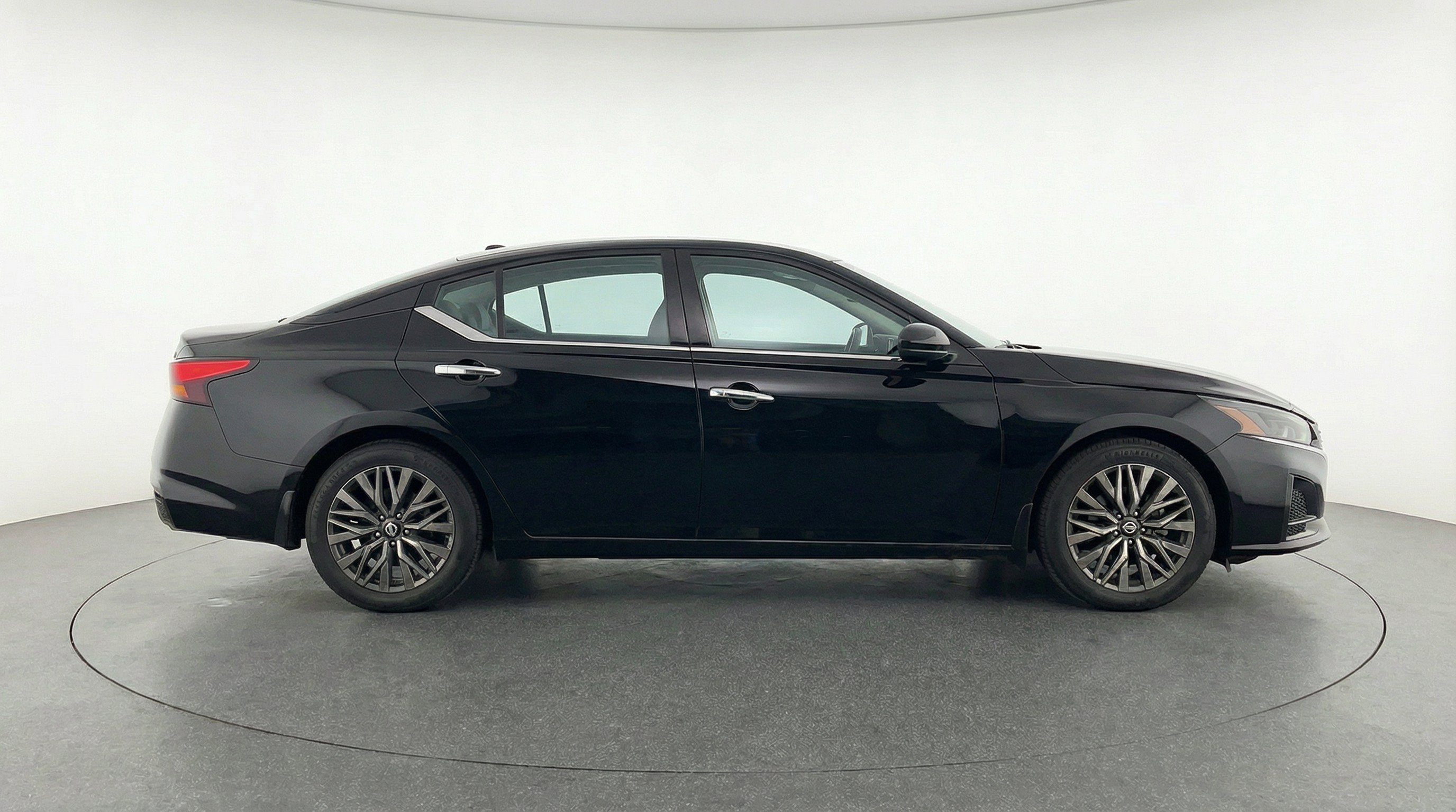 Thumbnail: 2025 Nissan Altima - 10
