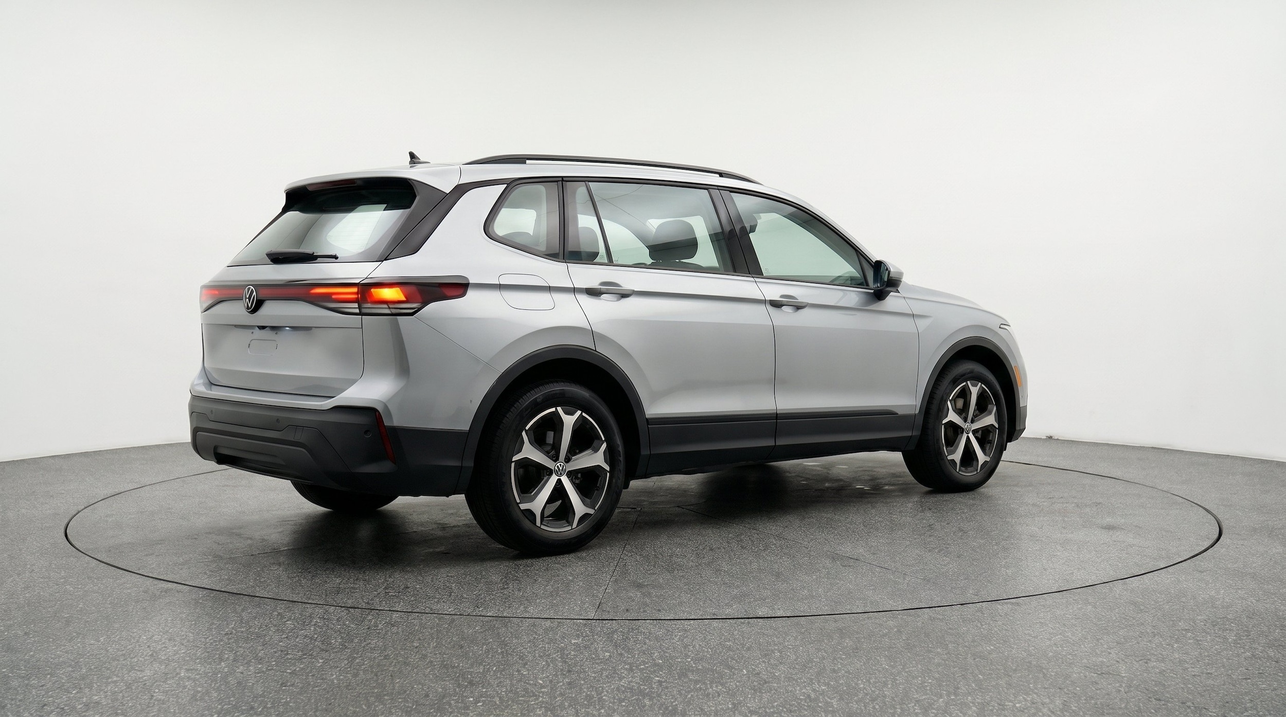 Thumbnail: 2026 Volkswagen Tiguan - 9
