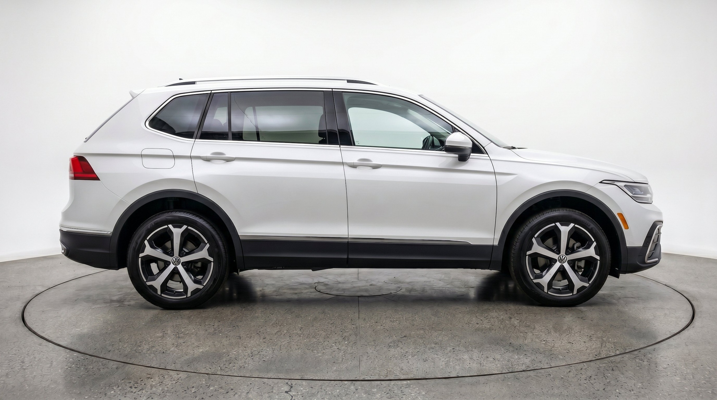 Thumbnail: 2026 Volkswagen Tiguan - 10