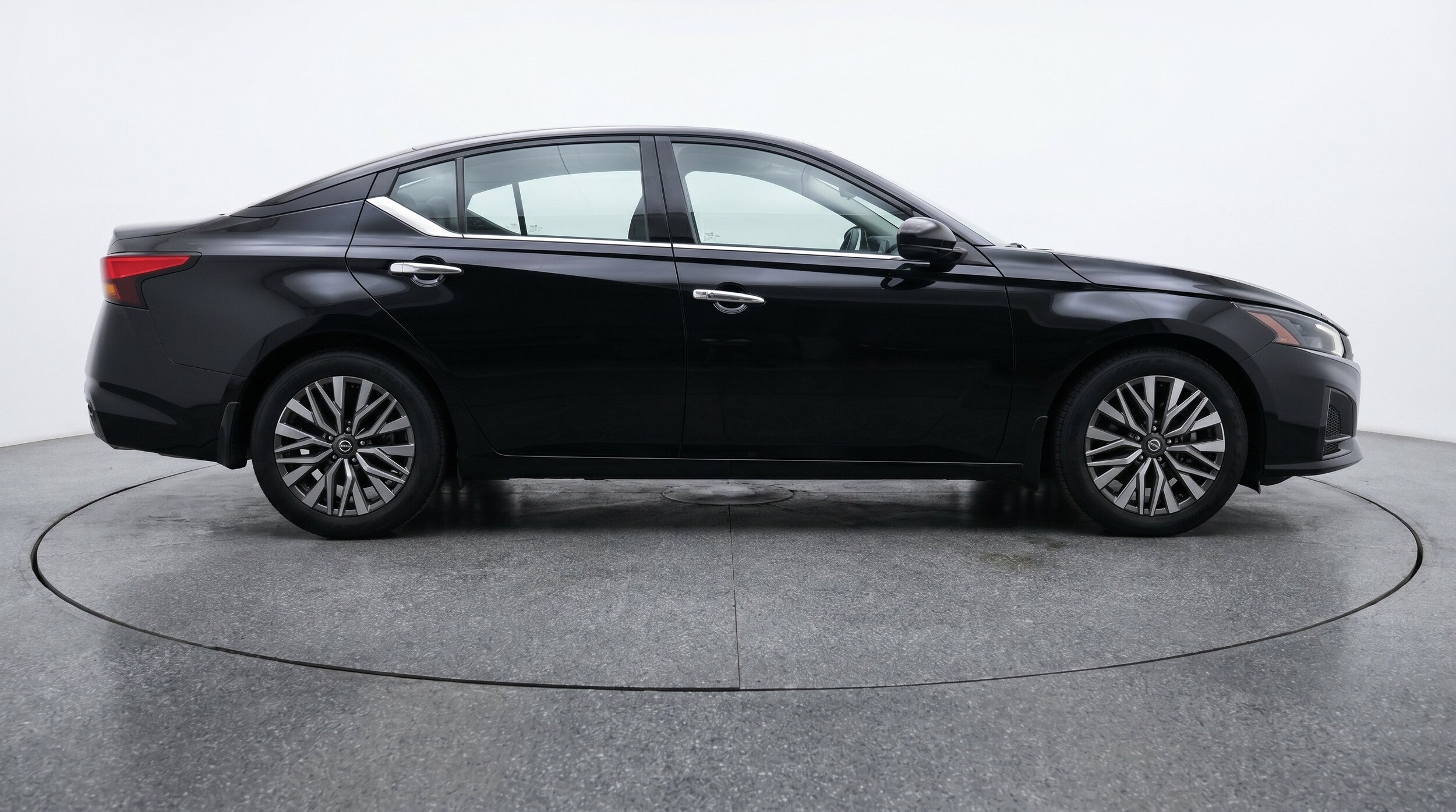 Thumbnail: 2025 Nissan Altima - 10