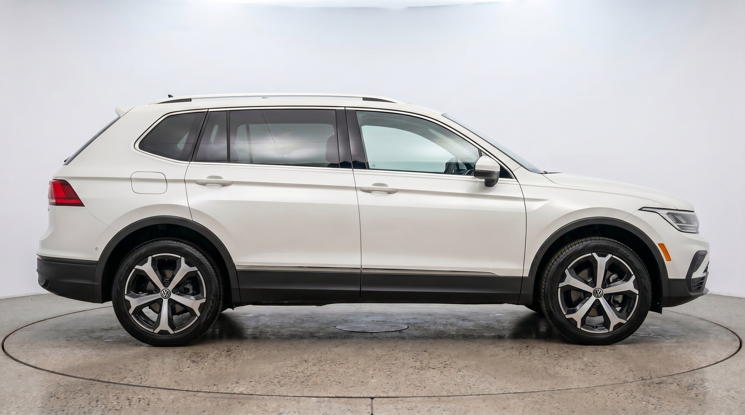Thumbnail: 2026 Volkswagen Tiguan - 10