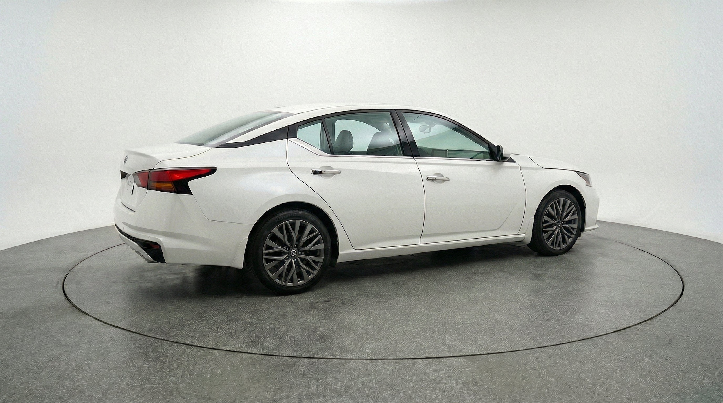 Thumbnail: 2025 Nissan Altima - 9
