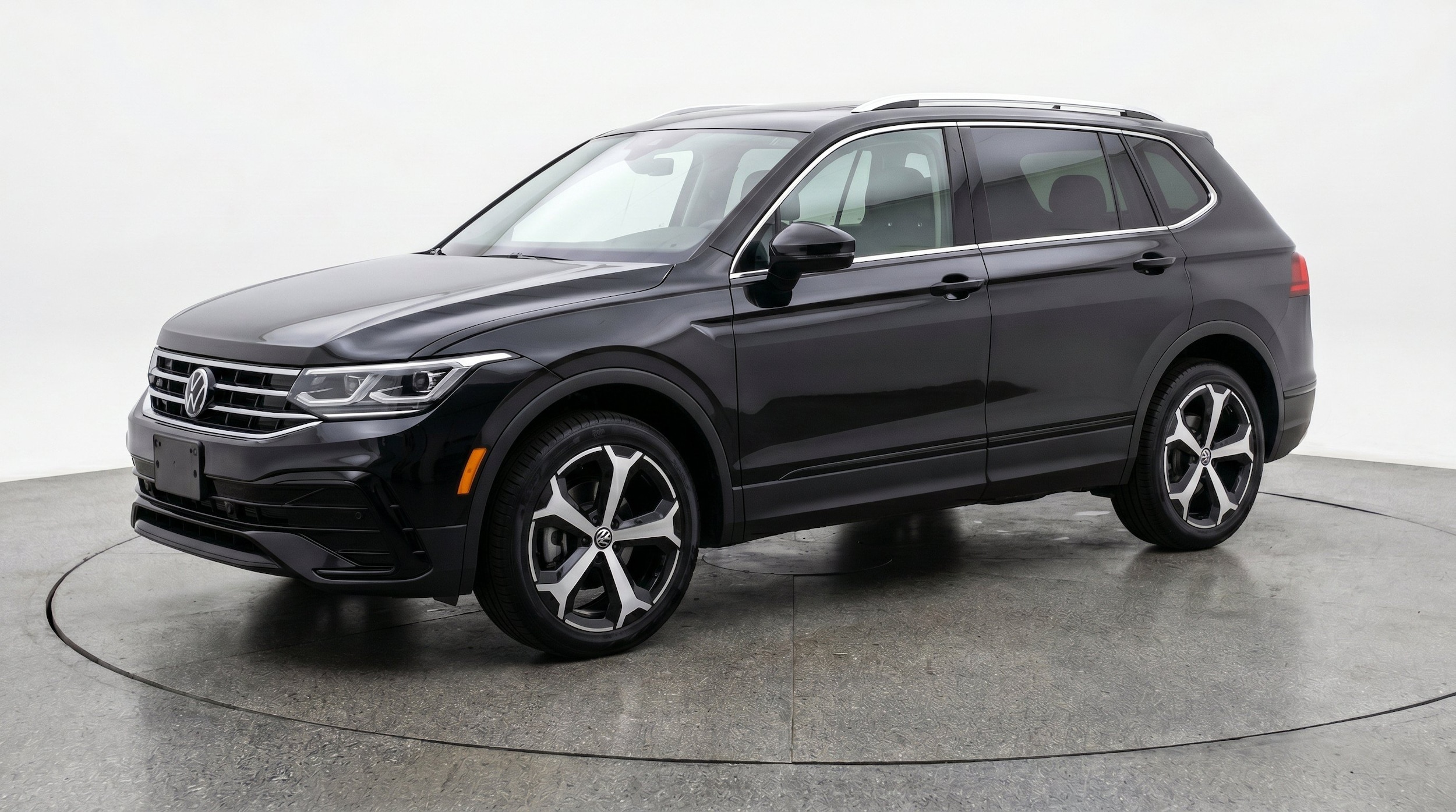 Thumbnail: 2026 Volkswagen Tiguan - 3