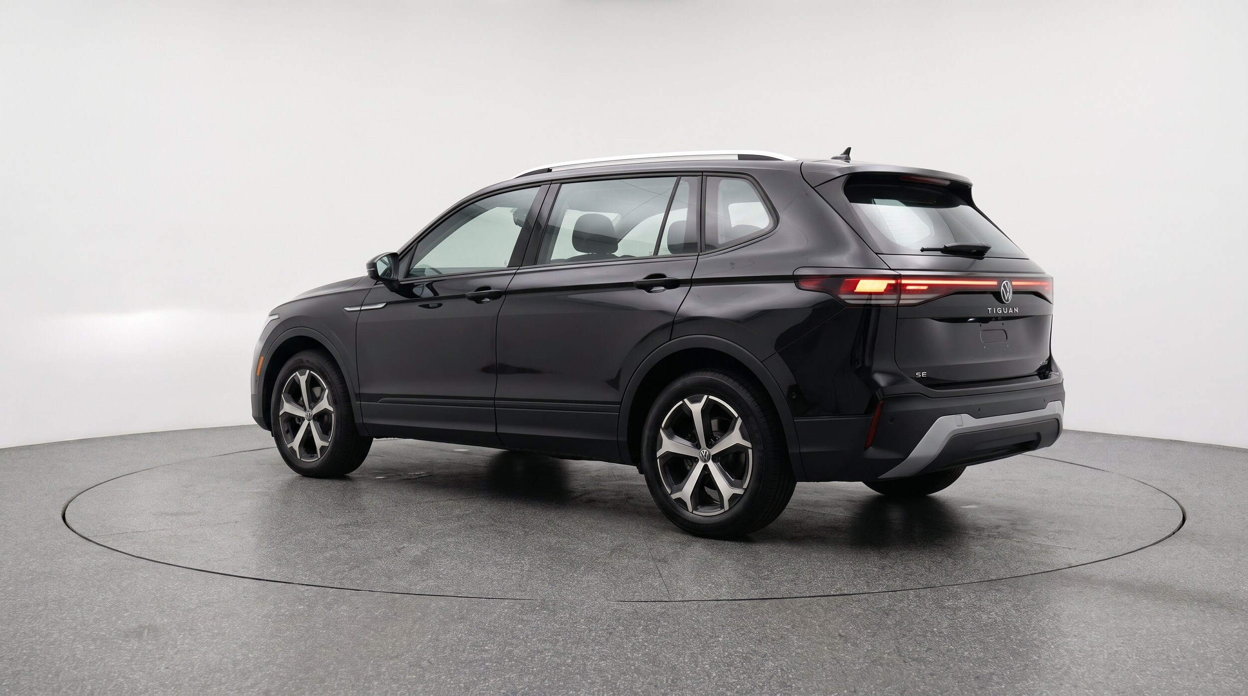 Thumbnail: 2026 Volkswagen Tiguan - 6