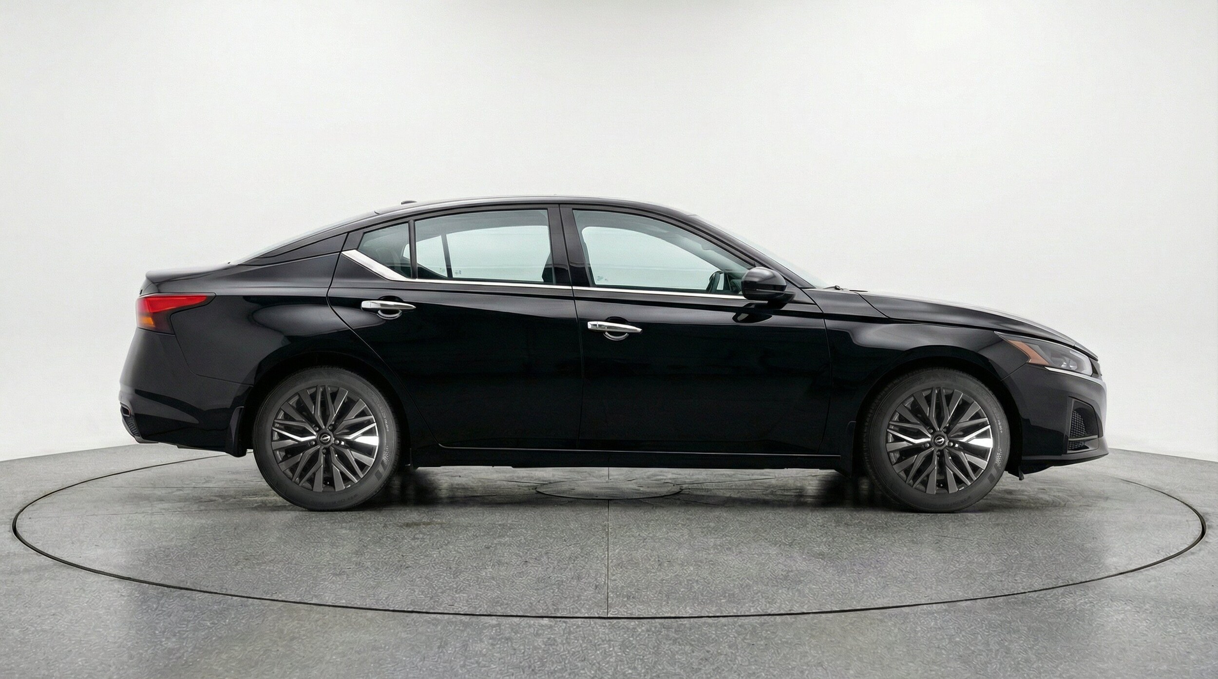 Thumbnail: 2025 Nissan Altima - 10