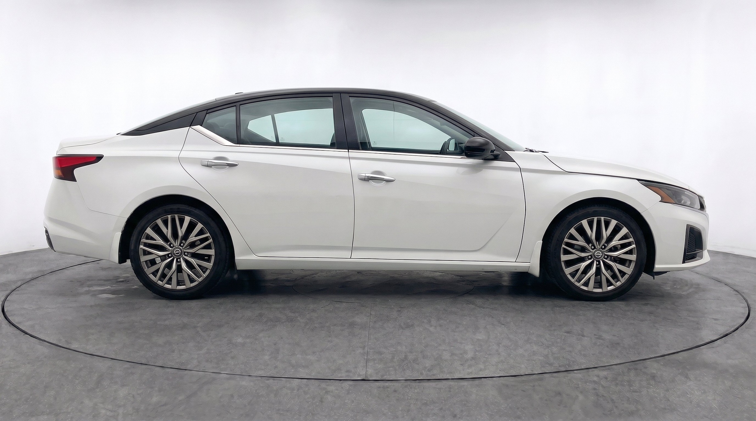 Thumbnail: 2025 Nissan Altima - 10