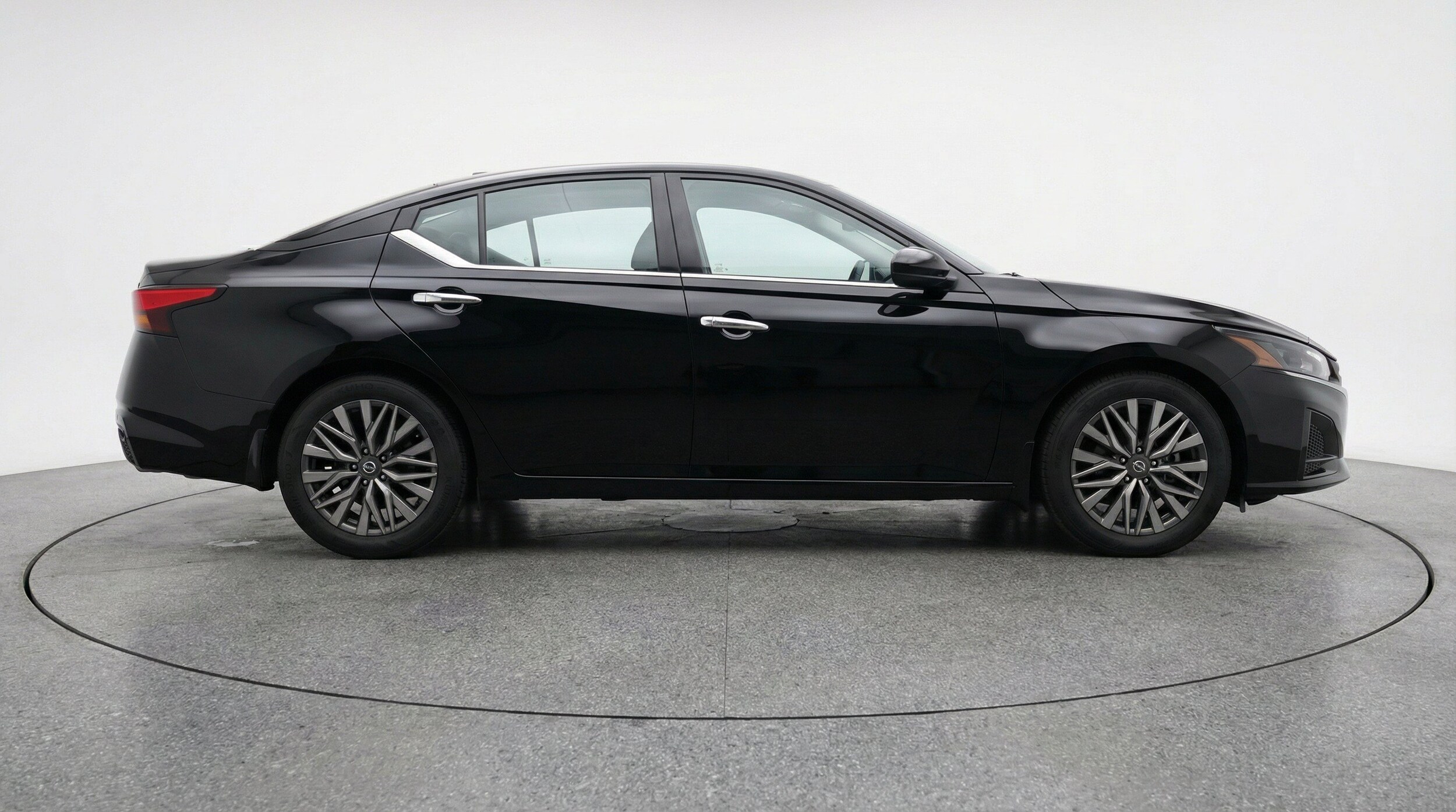 Thumbnail: 2025 Nissan Altima - 10