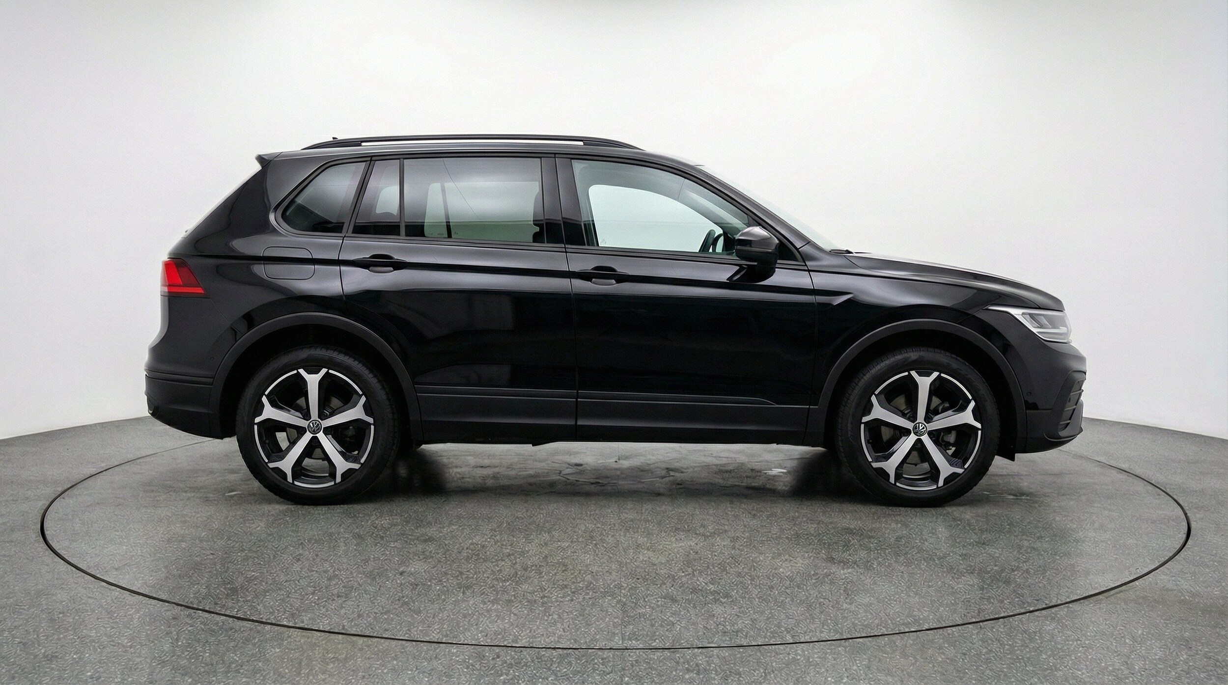 Thumbnail: 2026 Volkswagen Tiguan - 10
